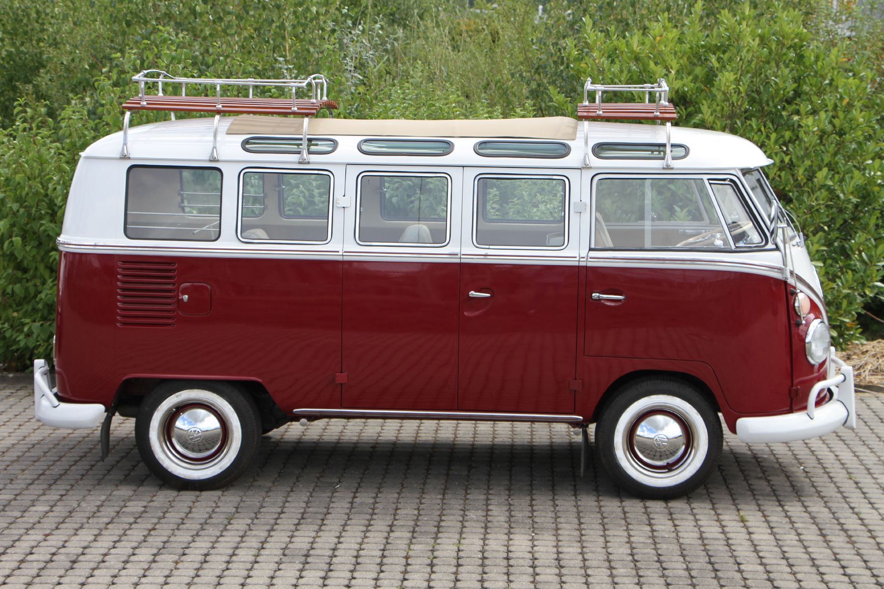 Detail b: Volkswagen T1 Samba, Fahrgestellnummer: 247101045, EZ 03/1967, Laufleistung ca. 9.743 km abgelesen, HU 10/2021, H-Zulassung, 32 kW/43 PS, ...
