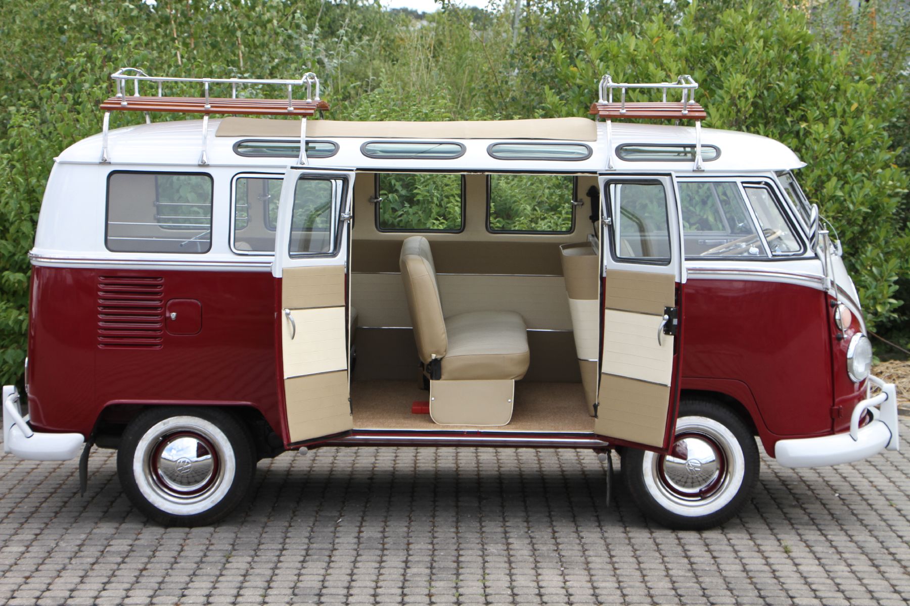 Detail d: Volkswagen T1 Samba, Fahrgestellnummer: 247101045, EZ 03/1967, Laufleistung ca. 9.743 km abgelesen, HU 10/2021, H-Zulassung, 32 kW/43 PS, ...