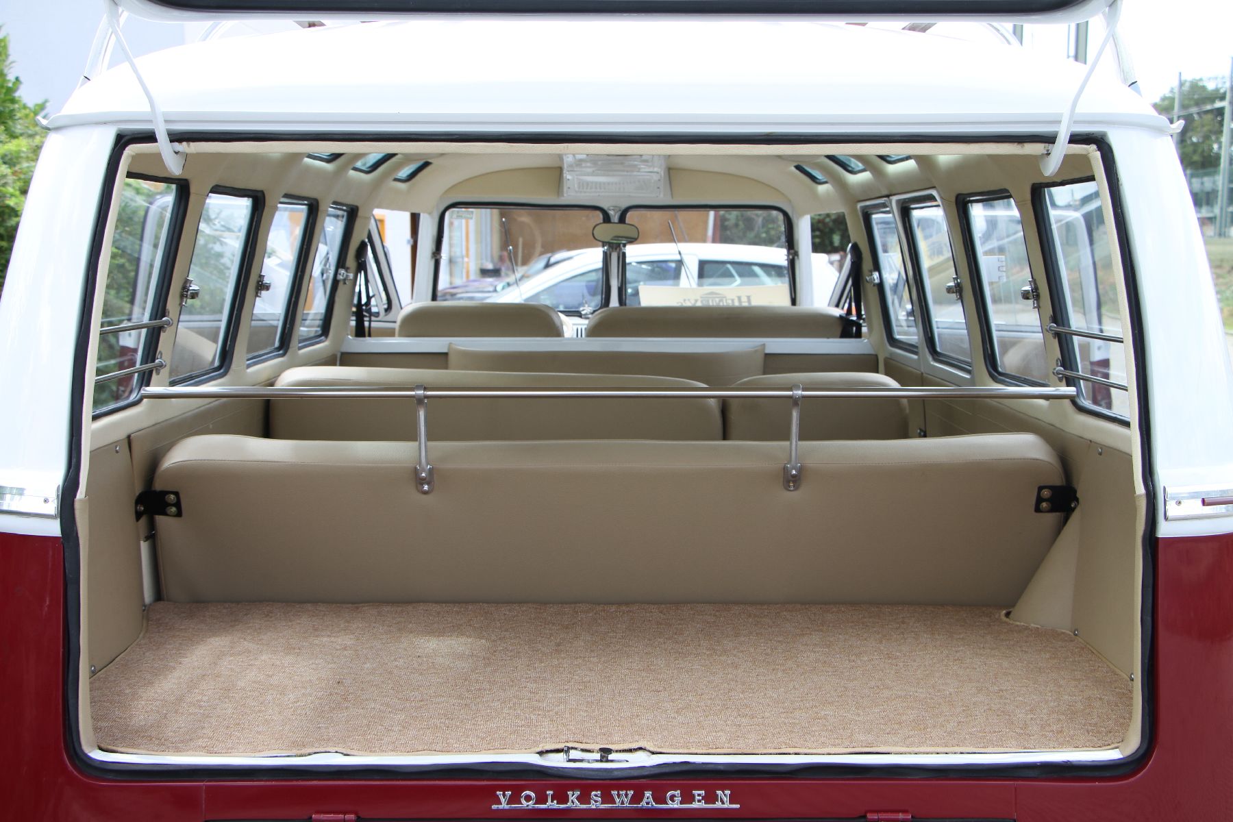 Detail h: Volkswagen T1 Samba, Fahrgestellnummer: 247101045, EZ 03/1967, Laufleistung ca. 9.743 km abgelesen, HU 10/2021, H-Zulassung, 32 kW/43 PS, ...