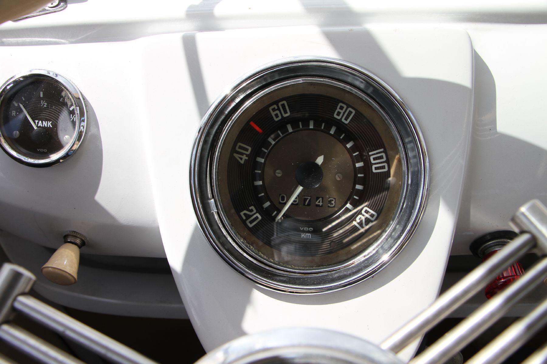 Detail i: Volkswagen T1 Samba, Fahrgestellnummer: 247101045, EZ 03/1967, Laufleistung ca. 9.743 km abgelesen, HU 10/2021, H-Zulassung, 32 kW/43 PS, ...