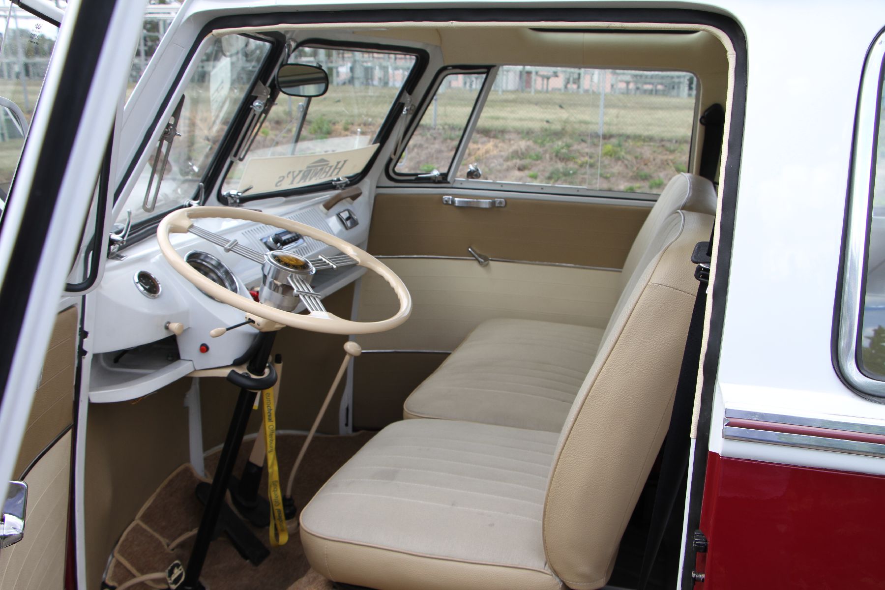 Detail k: Volkswagen T1 Samba, Fahrgestellnummer: 247101045, EZ 03/1967, Laufleistung ca. 9.743 km abgelesen, HU 10/2021, H-Zulassung, 32 kW/43 PS, ...