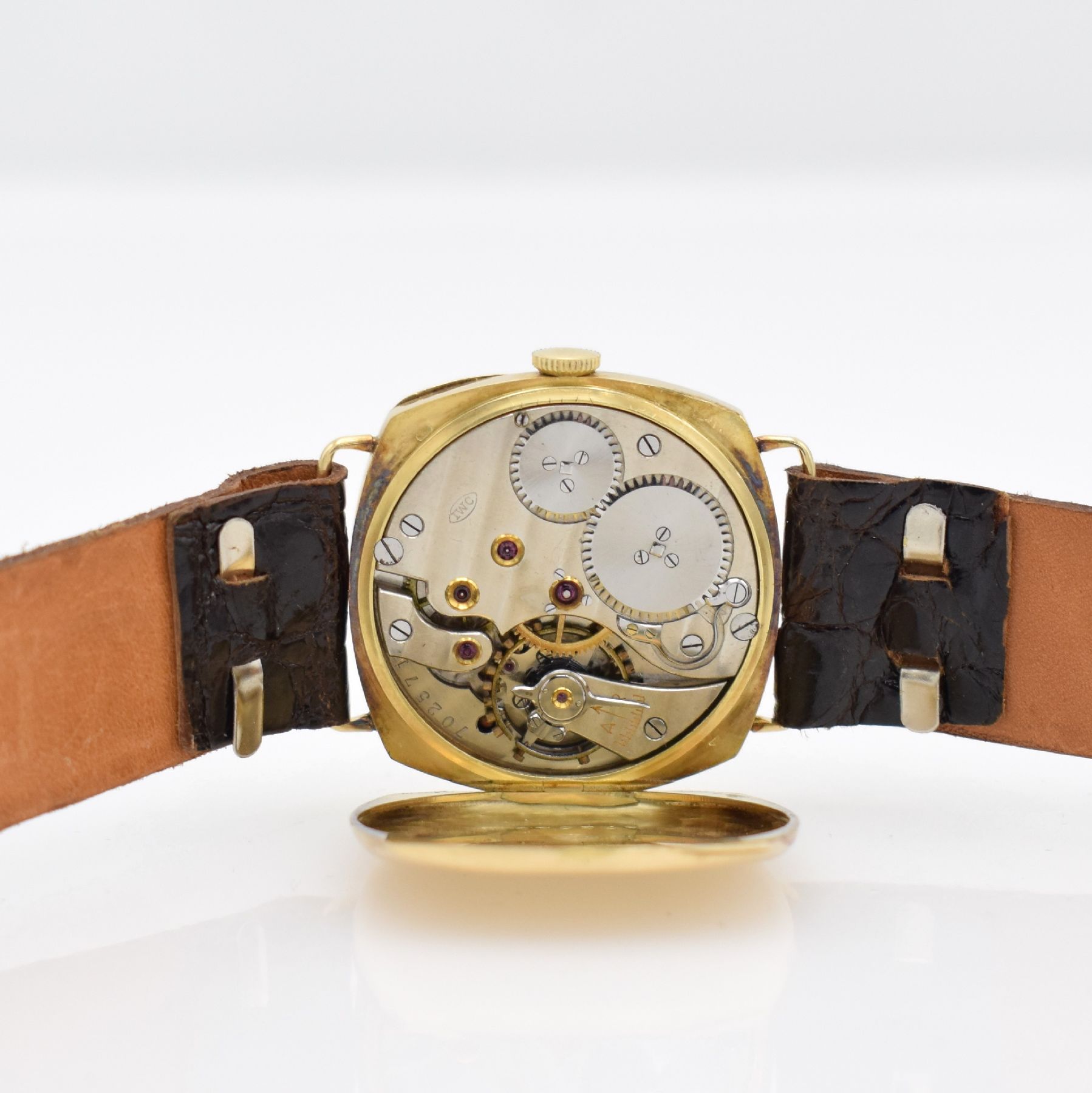 Detail e: IWC / Andreas Huber URANIA seltene Armbanduhr in GG 585/000 mit Kal. 64T, Schweiz um 1925, 2-teil., kissenförm. Gehäuse, Zifferblatt altersbed. ...