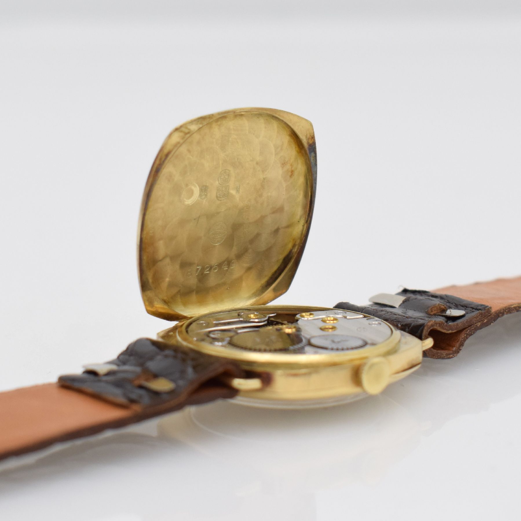 Detail f: IWC / Andreas Huber URANIA seltene Armbanduhr in GG 585/000 mit Kal. 64T, Schweiz um 1925, 2-teil., kissenförm. Gehäuse, Zifferblatt altersbed. ...