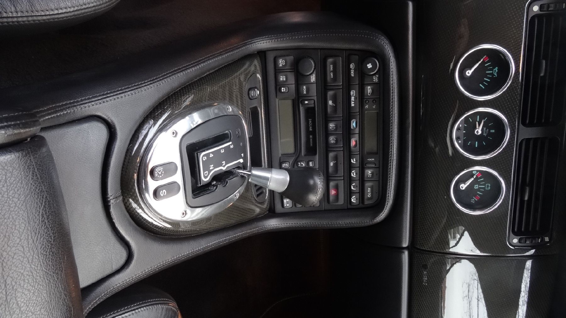 Detail d: Jaguar XK 8 Cabrio, Fahrgestellnummer: SAJDA42C352A42594, EZ 11/2004, ein Eintrag im deutschen Brief, Laufleistung 128.000 km, HU 05/2022, 219 KW/298 ...