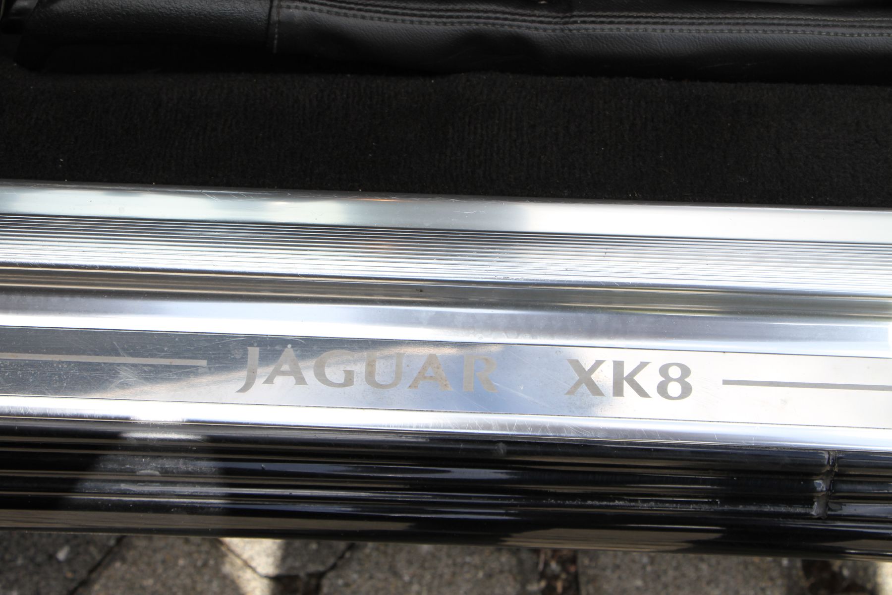 Detail e: Jaguar XK 8 Cabrio, Fahrgestellnummer: SAJDA42C352A42594, EZ 11/2004, ein Eintrag im deutschen Brief, Laufleistung 128.000 km, HU 05/2022, 219 KW/298 ...