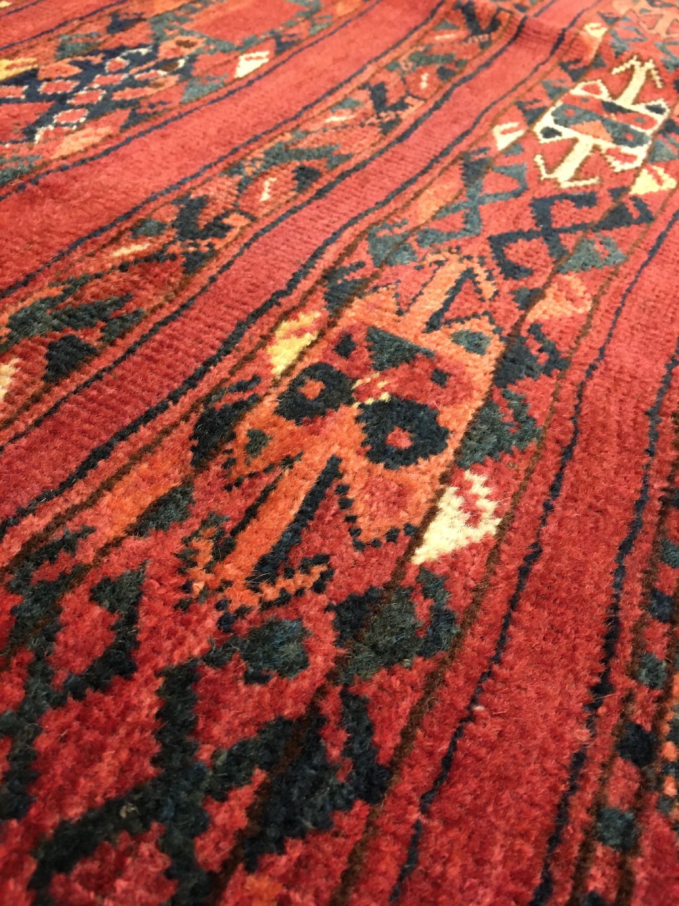Detail e: Großer Beschir "Tschowal" antik, Turkmenistan Amu-Darja, Mitte 19.Jhd., Wolle geknüpft auf Wolle. Große farbenfrohe Zelttasche der ...