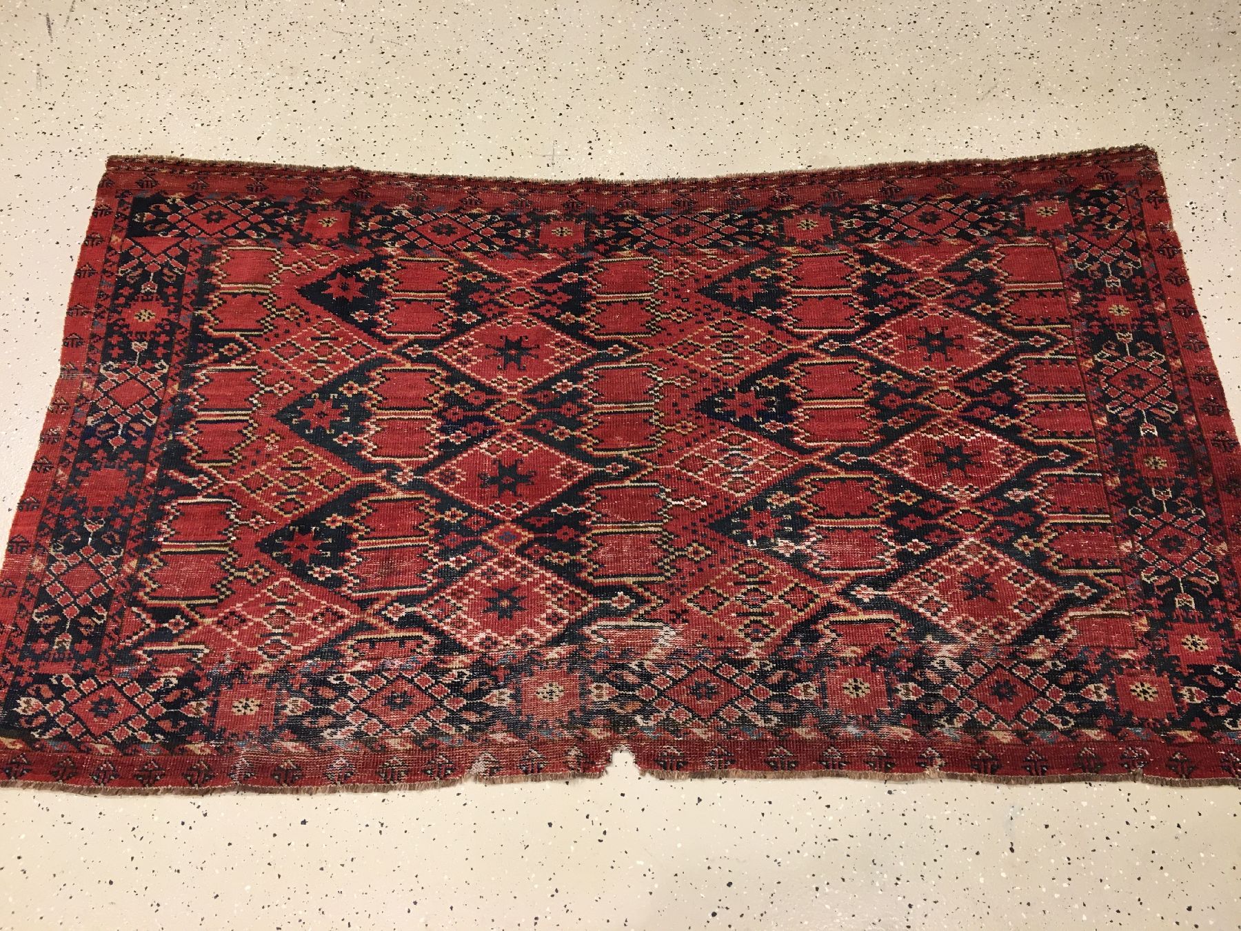 Detail a: Feine Beschir "Tschowal" antik, Turkmenistan Amu-Darja, 1.Hälfte 19.Jhd., Wolle geknüpft auf Wolle. Seltene frühe Zelttasche der ...