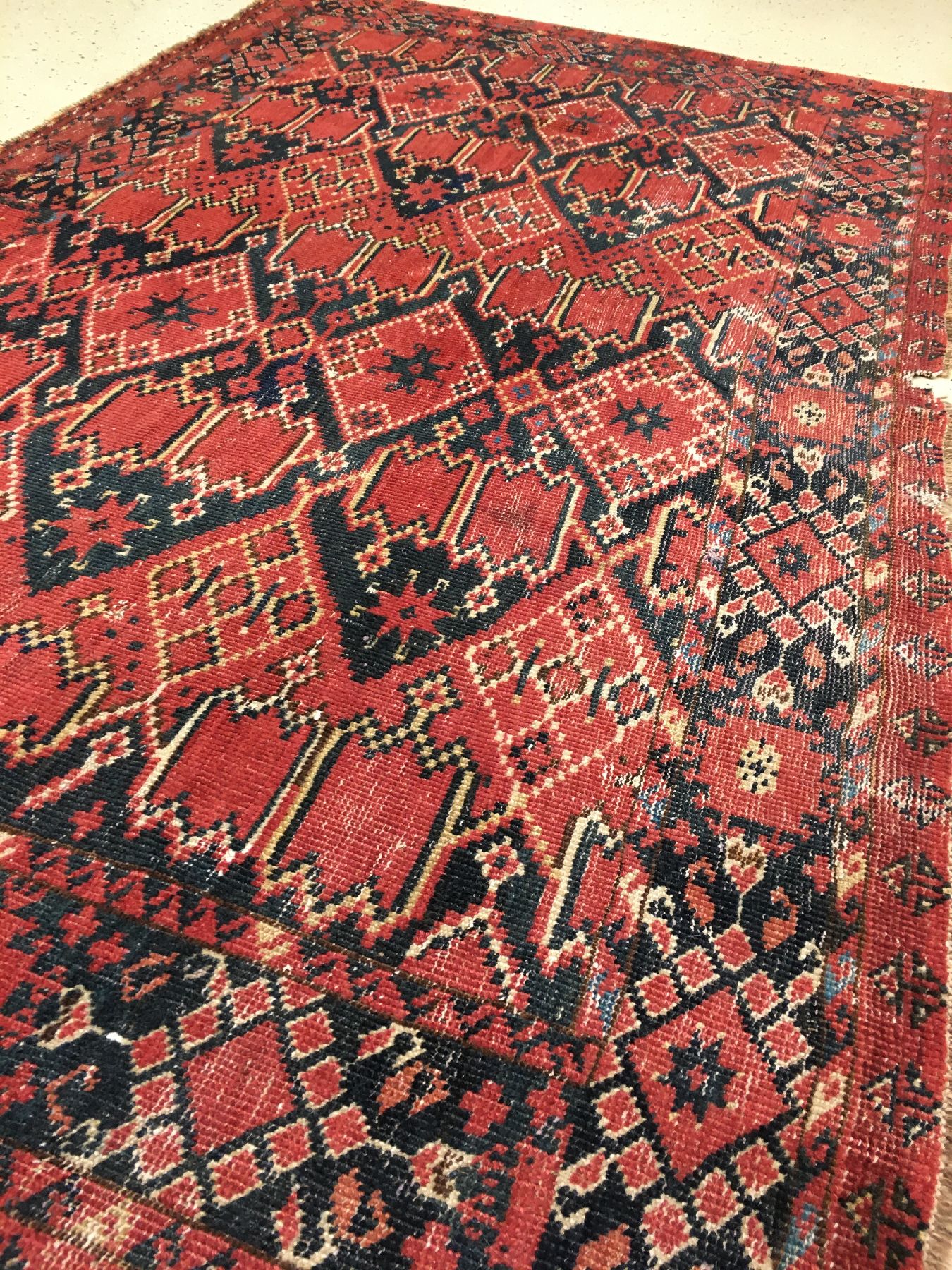 Detail b: Feine Beschir "Tschowal" antik, Turkmenistan Amu-Darja, 1.Hälfte 19.Jhd., Wolle geknüpft auf Wolle. Seltene frühe Zelttasche der ...
