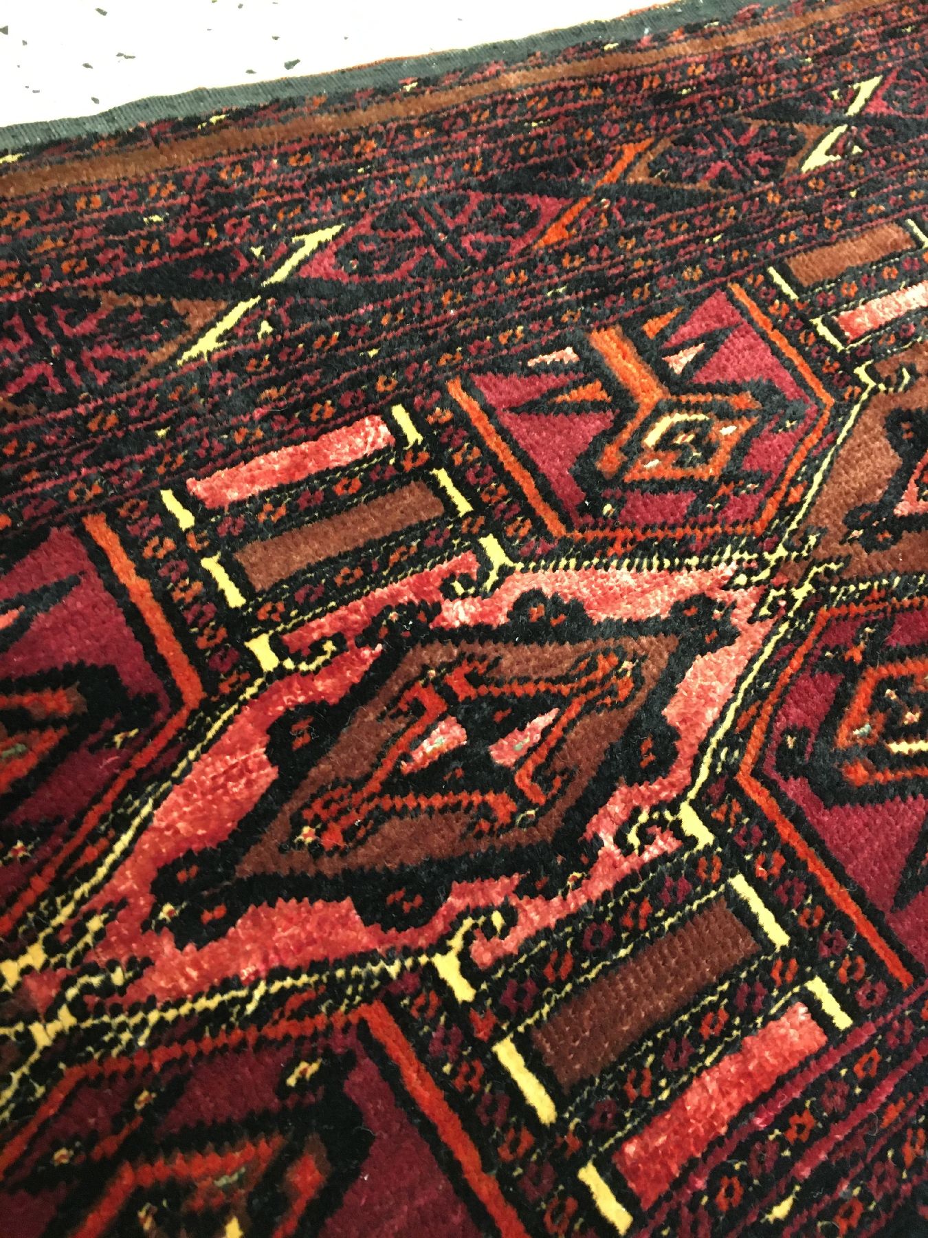 Detail e: Feine Saryk "Torba" antik (Mit Rubinroter Seide), Turkmenistan, 19.Jhd., Wolle mit Seiden-Highlights geknüpft auf Wolle. Feine Torba der ...