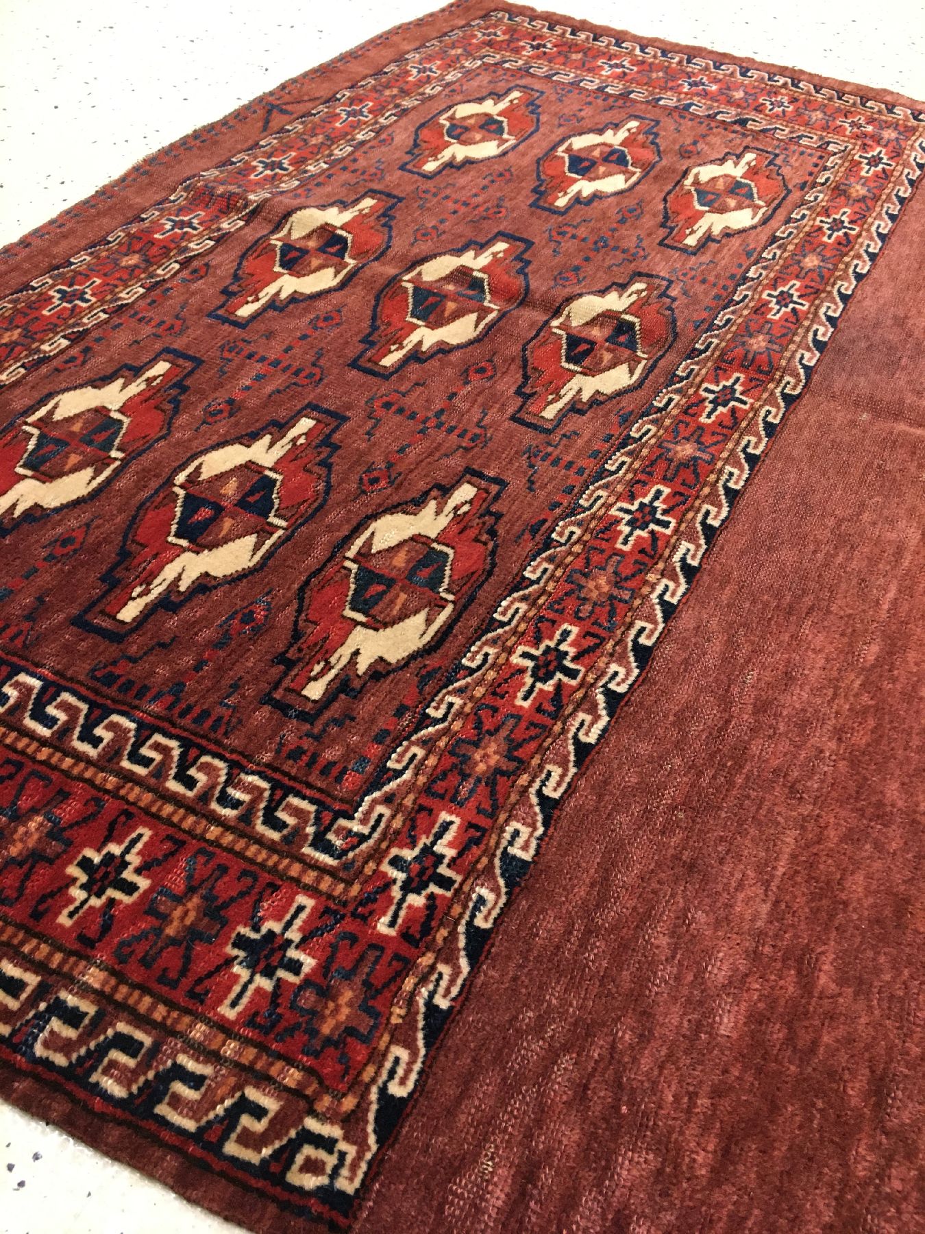 Detail b: Feiner Yomud "Tschowal" antik, Turkmenistan, 19.Jhd., Wolle geknüpft auf Wolle. Zelttasche der Yomuden mit seltenen Sekundärmotiven. ...