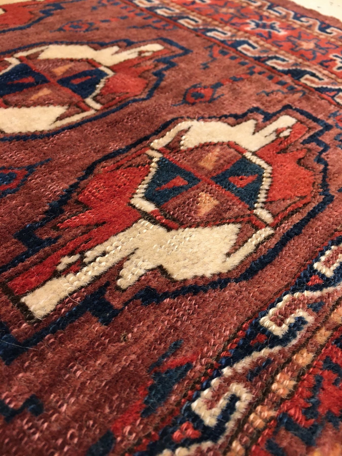 Detail d: Feiner Yomud "Tschowal" antik, Turkmenistan, 19.Jhd., Wolle geknüpft auf Wolle. Zelttasche der Yomuden mit seltenen Sekundärmotiven. ...