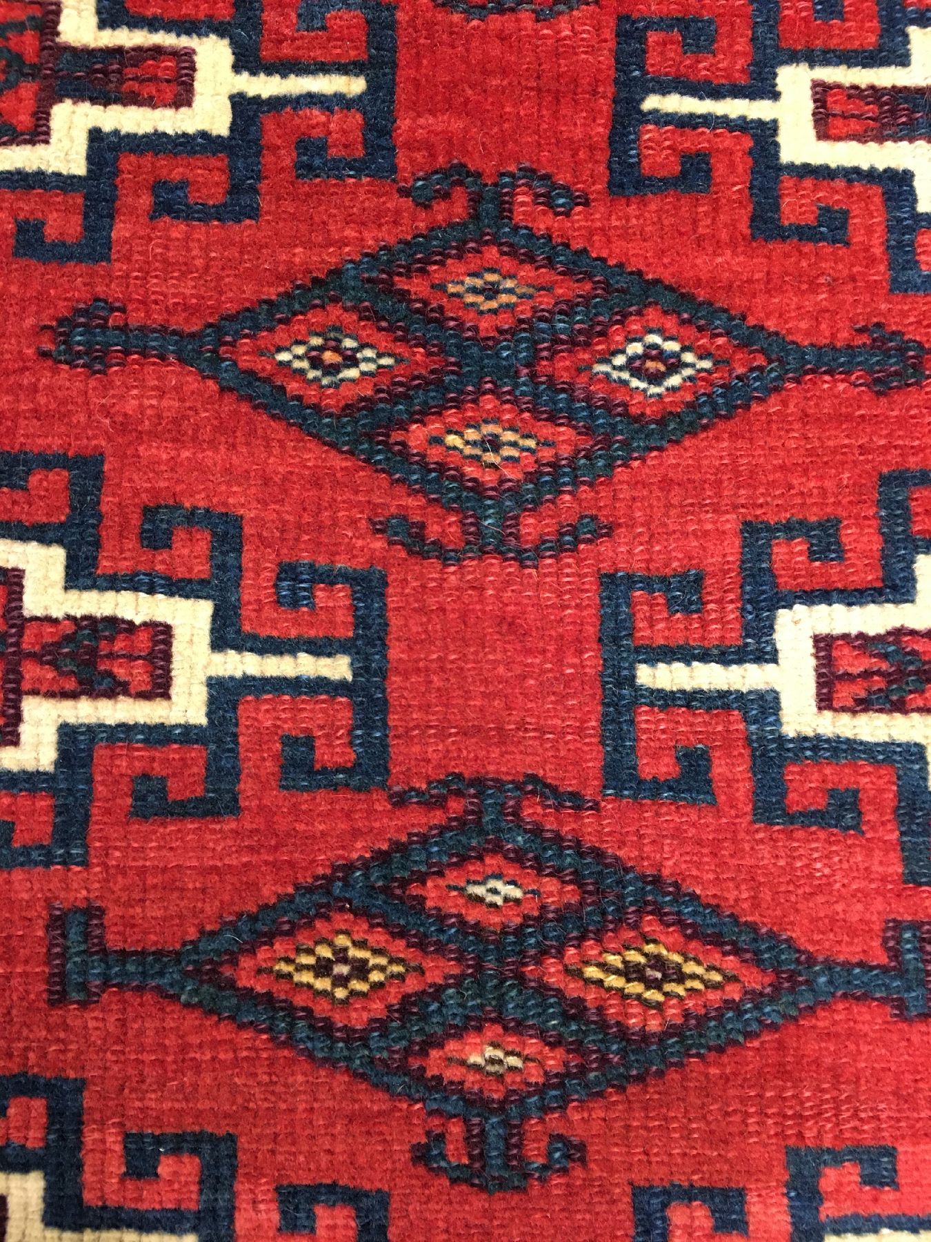Detail d: Sehr feiner Yomud "Tschowal" antik, Turkmenistan, 19.Jhd., Wolle geknüpft auf Wolle. Sehr qualitätvolle und farbenfrohe Zelttasche der ...