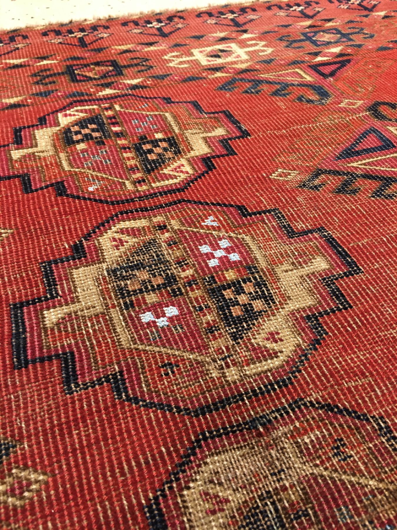 Detail d: Früher Beschir "Tschowal" antik (Mit blauen Seiden-Highlights), Turkmenistan Amu-Darja,1.Hälfte 19.Jhd., Wolle mit Seiden-Highlights ...