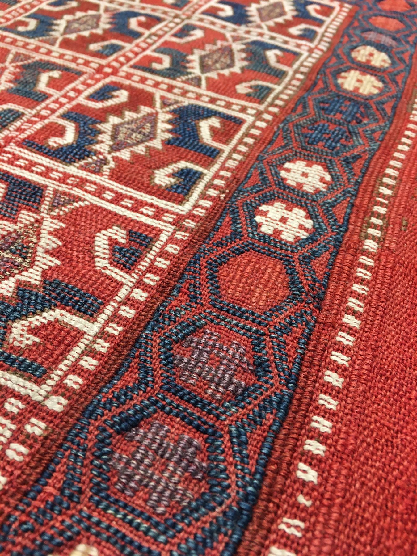 Detail e: Zili Yastik "Flachgewebe" antik (Mit Metallbrokat), Nordwestanatolien Bergama- Region, 19.Jhd., Wolle mit Metall-Highlights gewebt auf ...