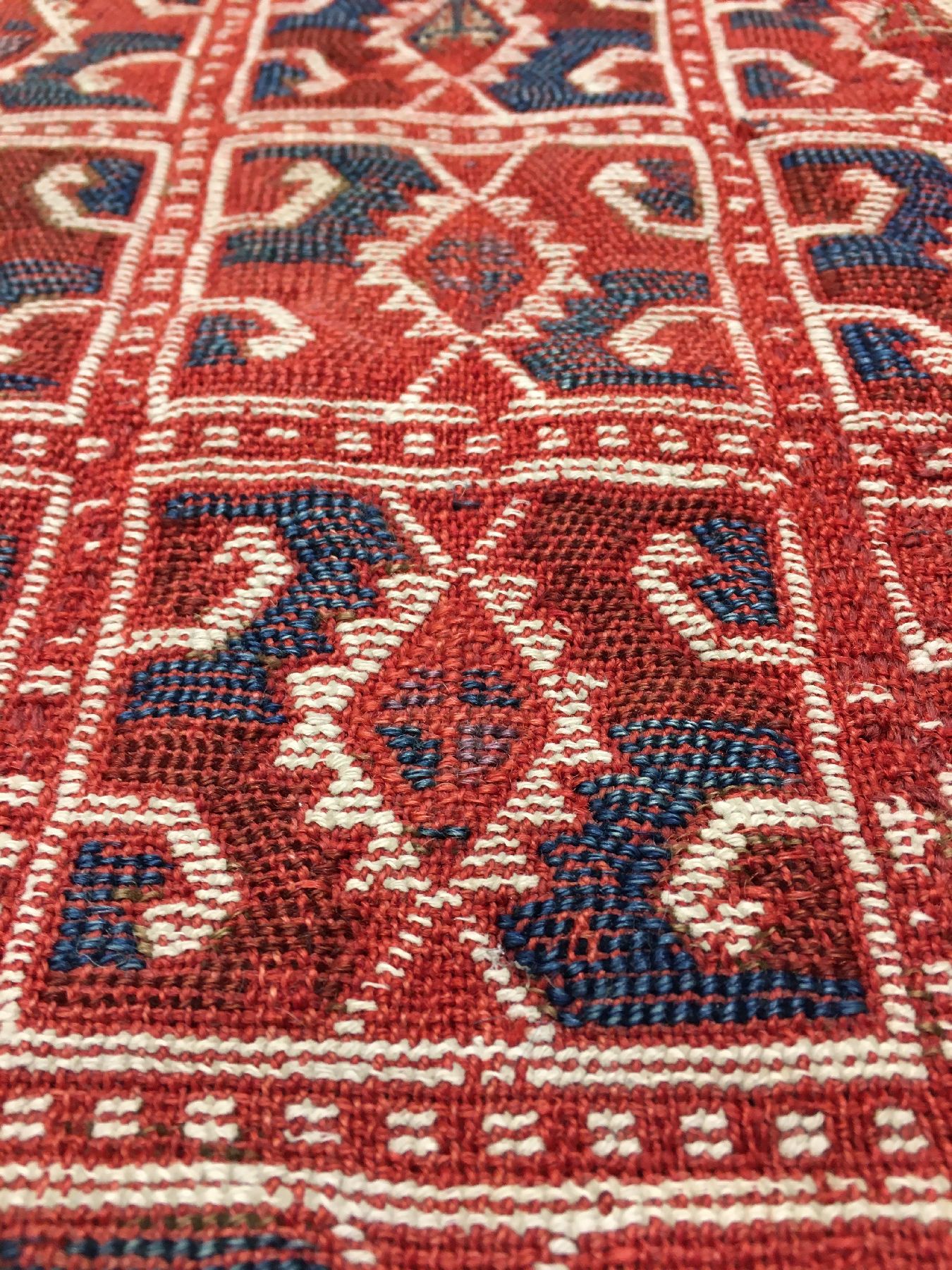 Detail g: Zili Yastik "Flachgewebe" antik (Mit Metallbrokat), Nordwestanatolien Bergama- Region, 19.Jhd., Wolle mit Metall-Highlights gewebt auf ...
