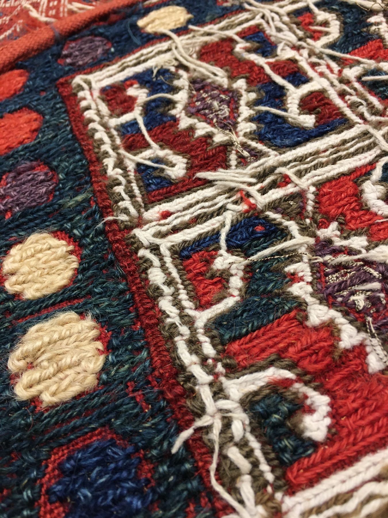 Detail h: Zili Yastik "Flachgewebe" antik (Mit Metallbrokat), Nordwestanatolien Bergama- Region, 19.Jhd., Wolle mit Metall-Highlights gewebt auf ...