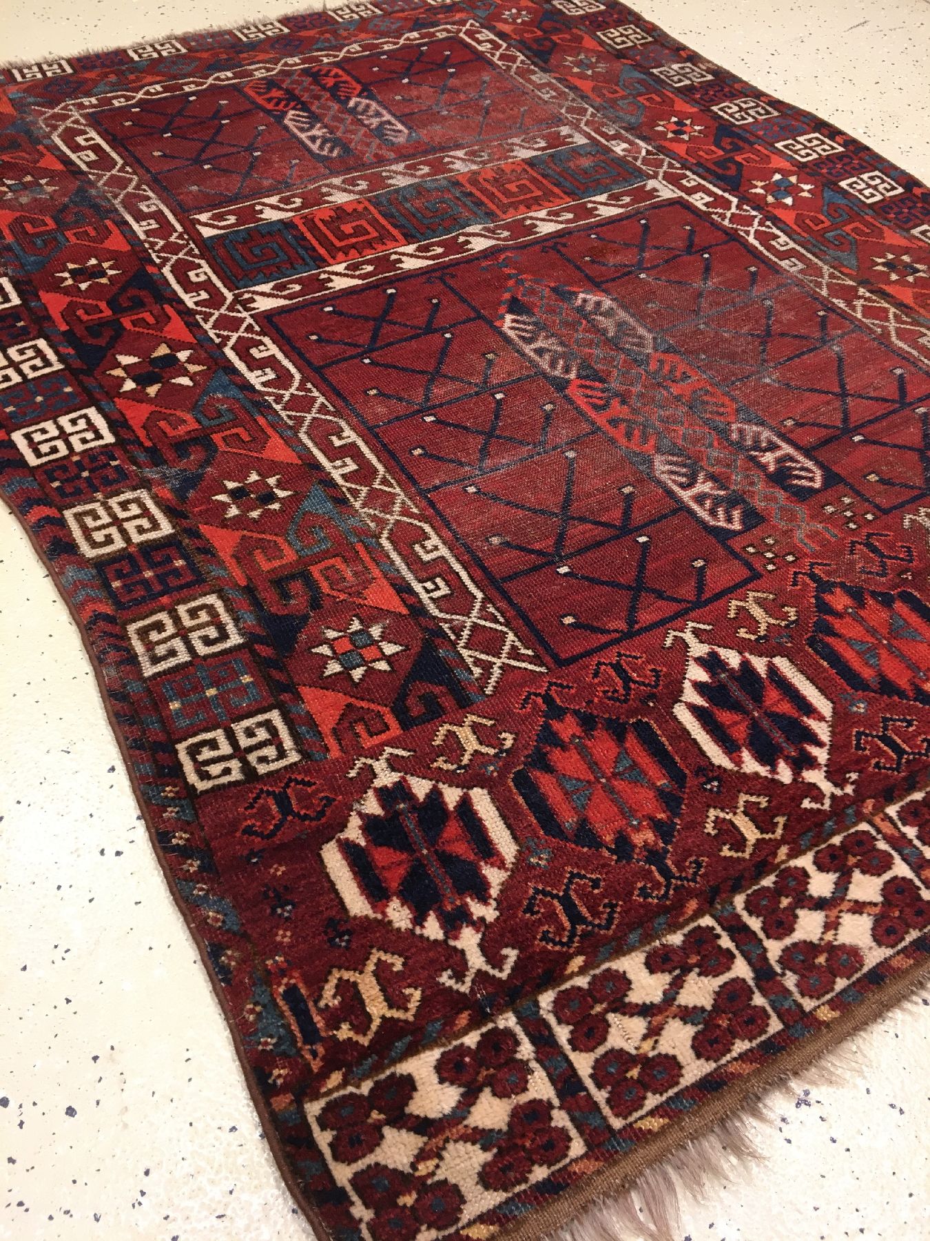 Detail b: Früher Ersari "Engsi" antik, Turkmenistan Amu-Darja, 18.Jhd./frühes 19.Jhd., Wolle geknüpft auf Wolle. Dieser rare Türteppich ...