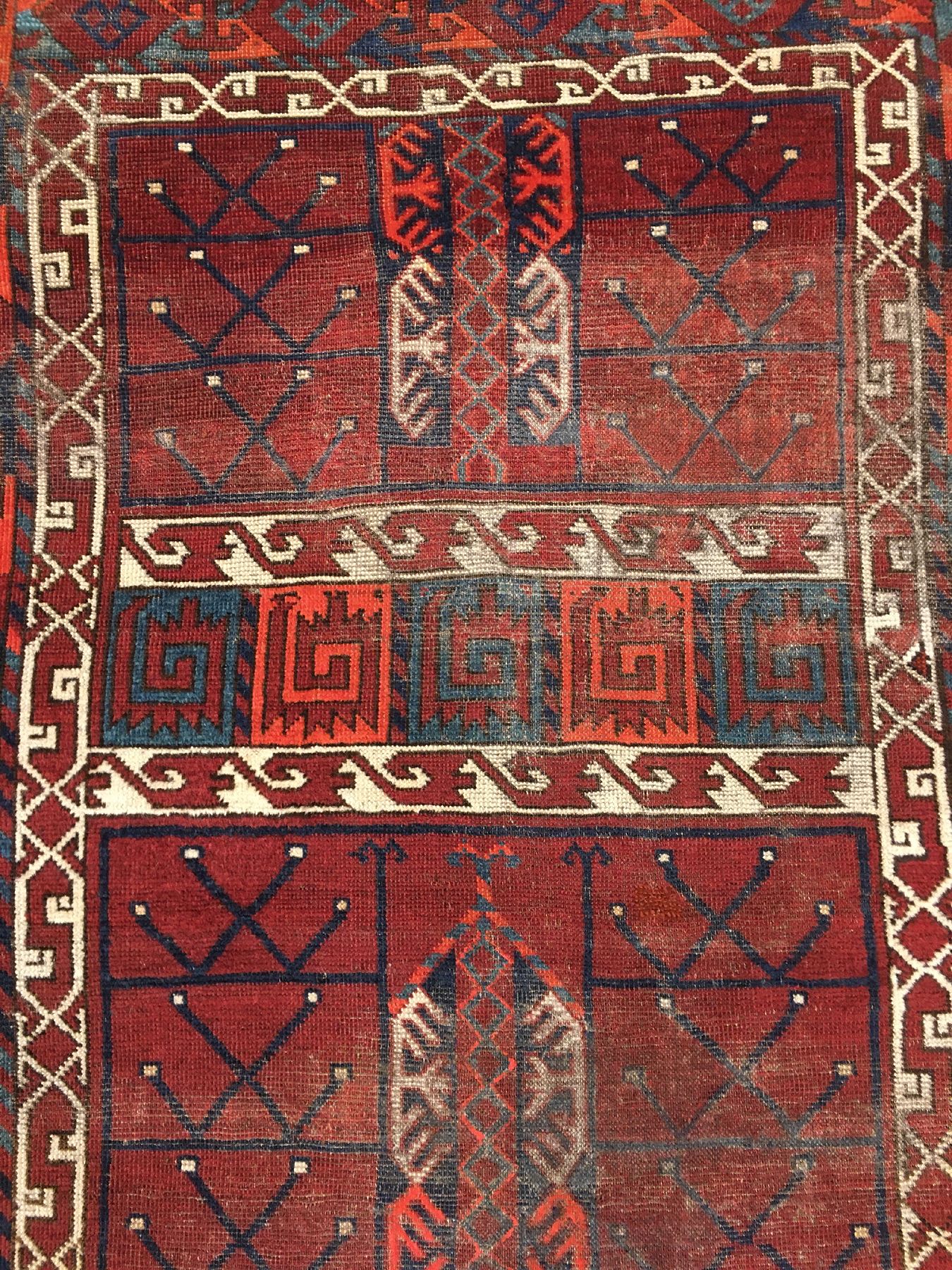 Detail d: Früher Ersari "Engsi" antik, Turkmenistan Amu-Darja, 18.Jhd./frühes 19.Jhd., Wolle geknüpft auf Wolle. Dieser rare Türteppich ...