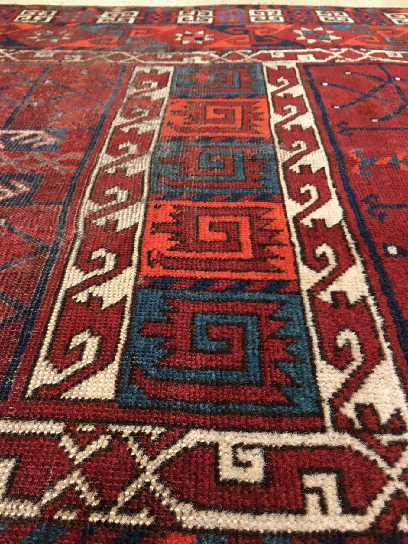 Detail e: Früher Ersari "Engsi" antik, Turkmenistan Amu-Darja, 18.Jhd./frühes 19.Jhd., Wolle geknüpft auf Wolle. Dieser rare Türteppich ...