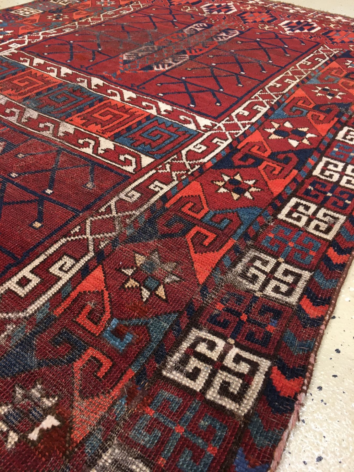 Detail f: Früher Ersari "Engsi" antik, Turkmenistan Amu-Darja, 18.Jhd./frühes 19.Jhd., Wolle geknüpft auf Wolle. Dieser rare Türteppich ...