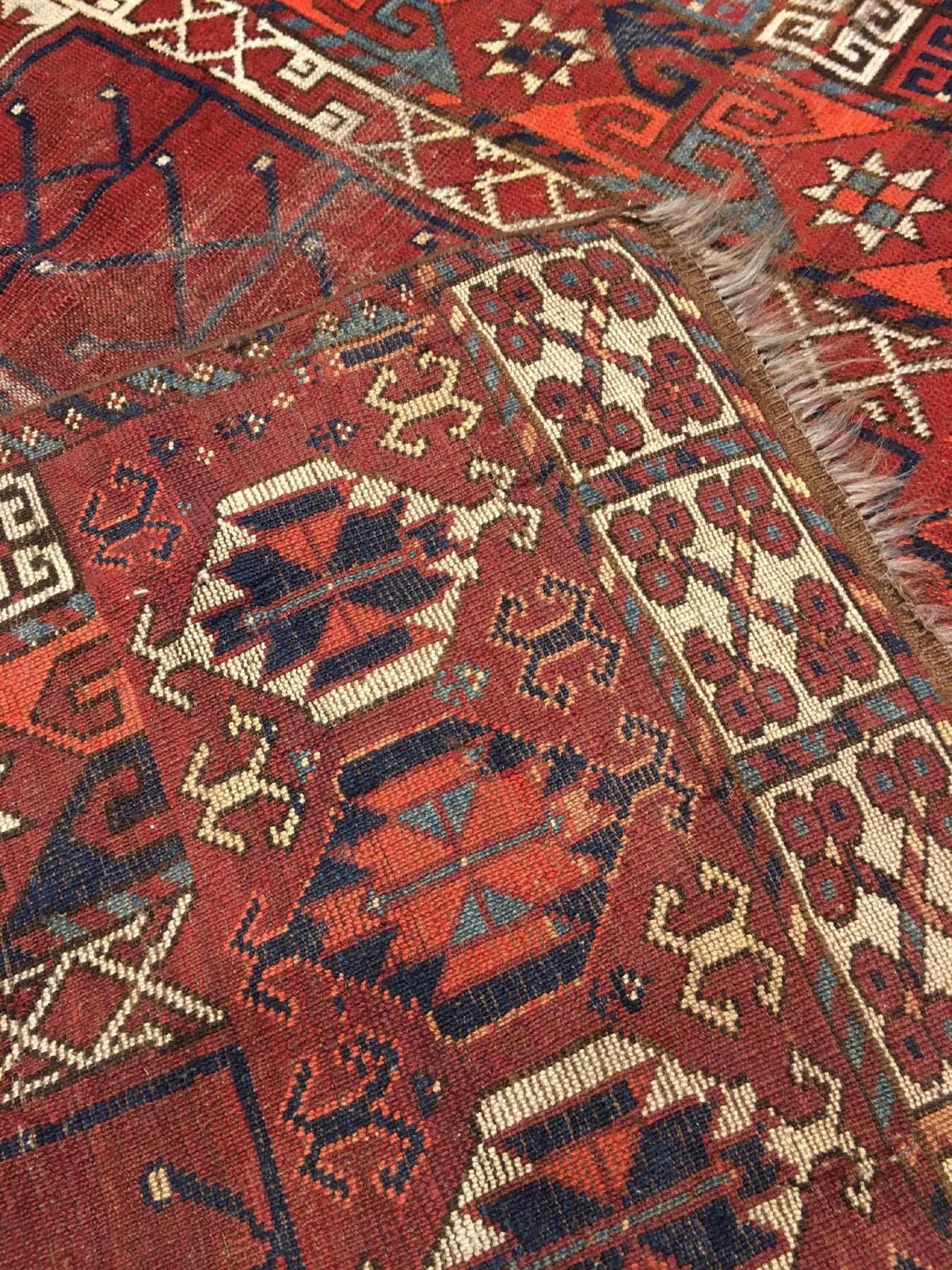 Detail h: Früher Ersari "Engsi" antik, Turkmenistan Amu-Darja, 18.Jhd./frühes 19.Jhd., Wolle geknüpft auf Wolle. Dieser rare Türteppich ...