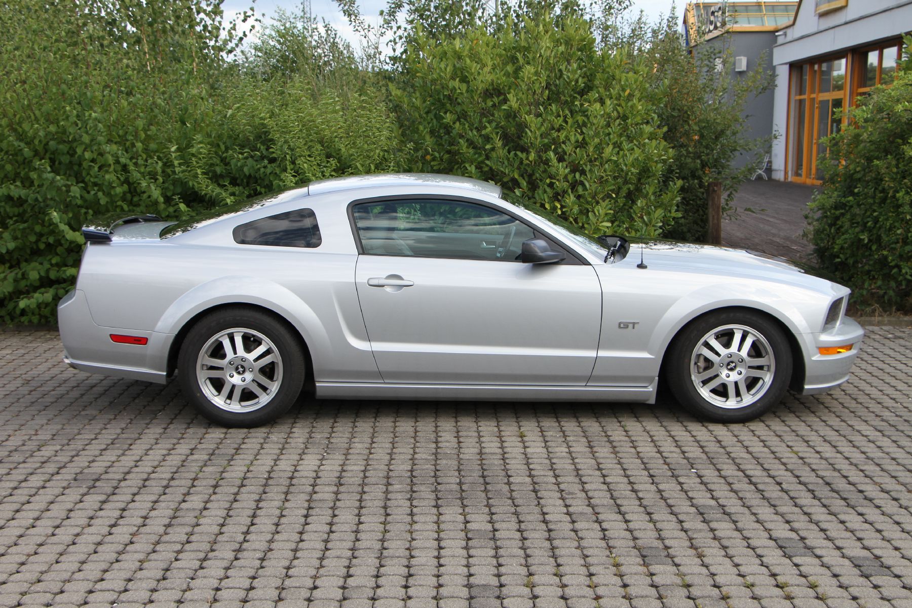 Detail b: Ford Mustang GT Coupé, Fahrgestellnummer: 1ZVFT82H865204895, EZ 09/2007, 2. Hand, Laufleistung 32.425 km, HU 04/2022, 224 kW/ 305 PS, 8-Zylinder, ...
