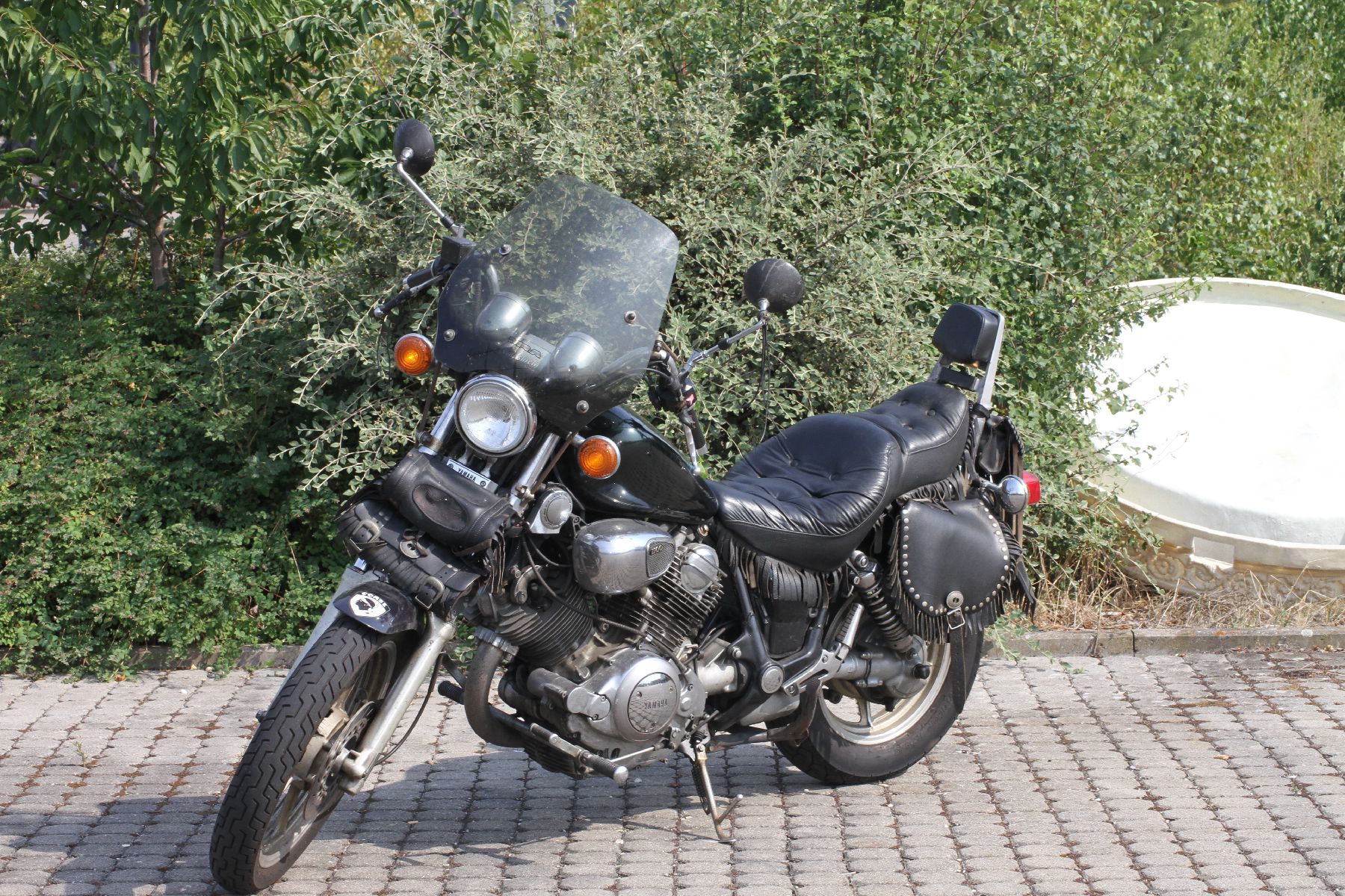 Yamaha Virago 1100, EZ/1992, Fahrgestellnr.: 3LP013266, 2. Hand, Laufleistung 32.440 km abgelesen, HU 06/2022, 62 PS, schwarz mit Sonderlackierung, ...