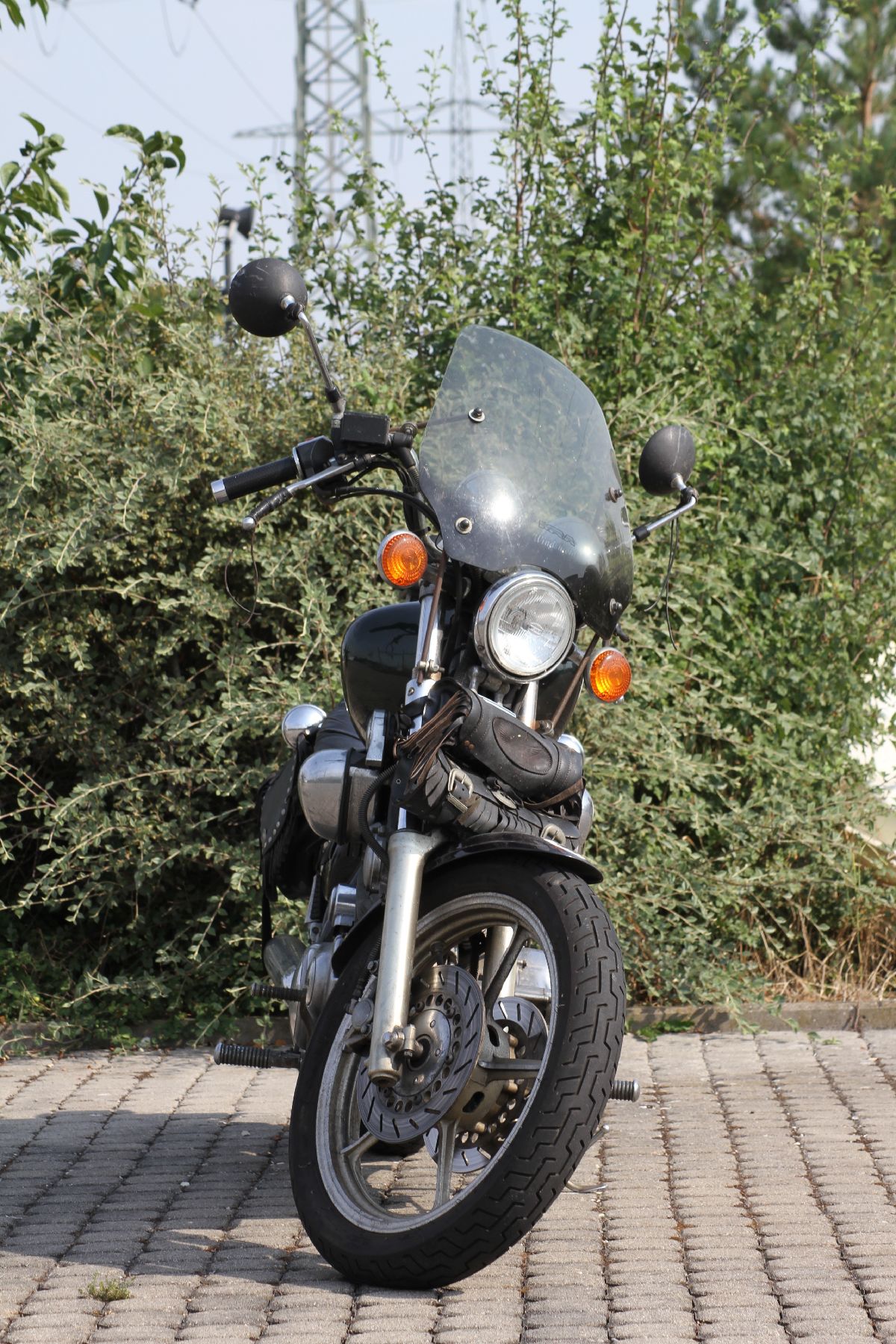 Detail a: Yamaha Virago 1100, EZ/1992, Fahrgestellnr.: 3LP013266, 2. Hand, Laufleistung 32.440 km abgelesen, HU 06/2022, 62 PS, schwarz mit Sonderlackierung, ...
