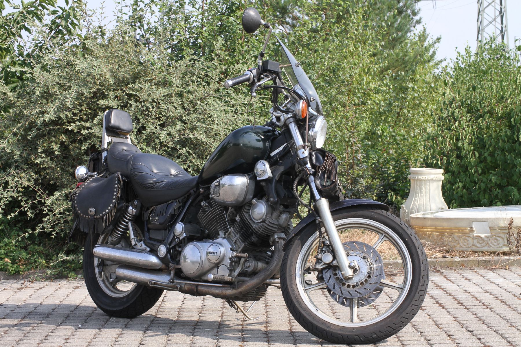 Detail b: Yamaha Virago 1100, EZ/1992, Fahrgestellnr.: 3LP013266, 2. Hand, Laufleistung 32.440 km abgelesen, HU 06/2022, 62 PS, schwarz mit Sonderlackierung, ...