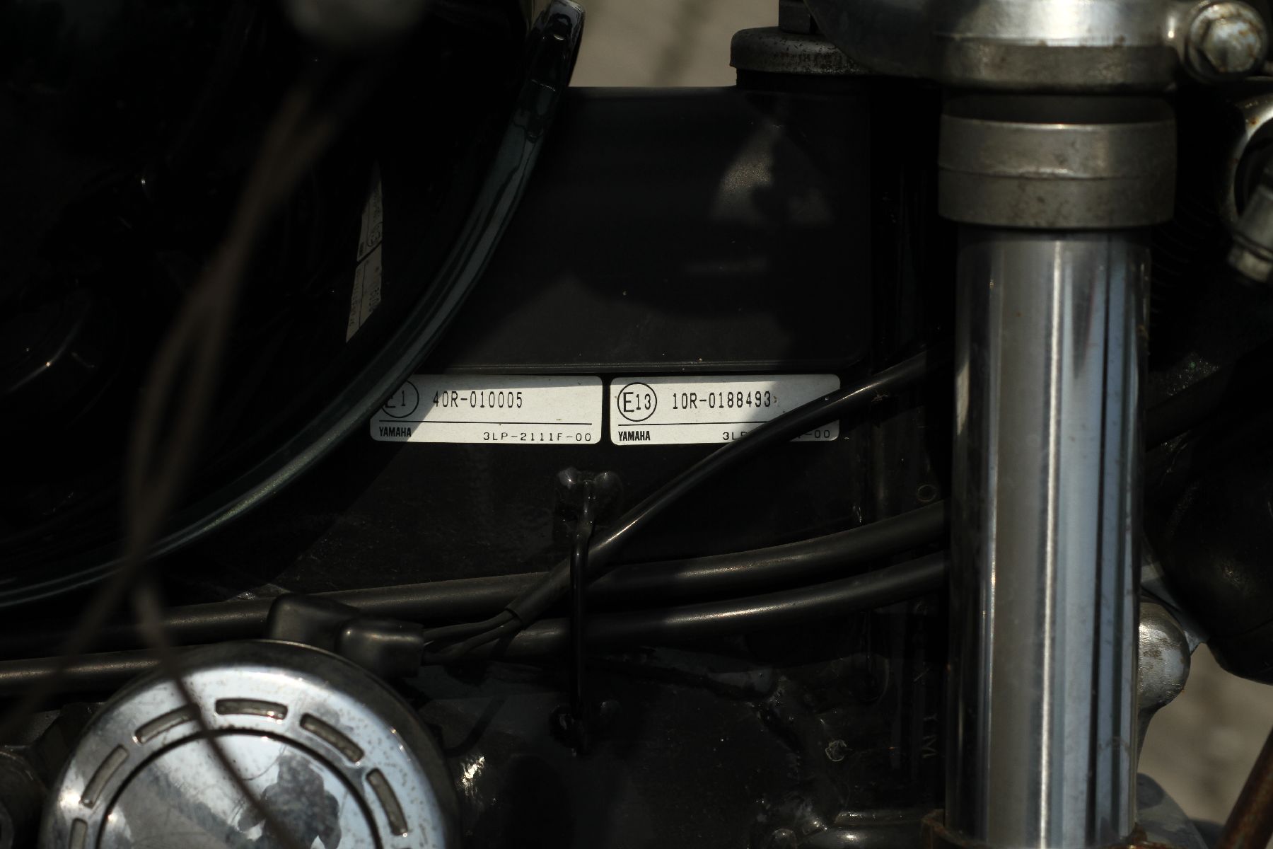 Detail h: Yamaha Virago 1100, EZ/1992, Fahrgestellnr.: 3LP013266, 2. Hand, Laufleistung 32.440 km abgelesen, HU 06/2022, 62 PS, schwarz mit Sonderlackierung, ...