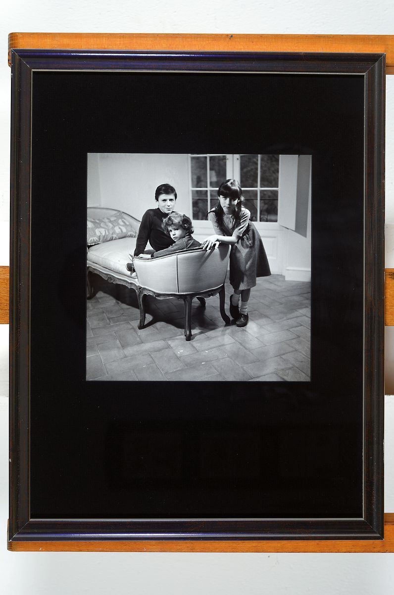 Detail k: André Kertész, 1894 - 1985, drei Kinder auf dem Chaiselonge, original Vintage Silbergealtineabzug, Blattgr. 25 x 20.5 cm, die Fotografie ist ...
