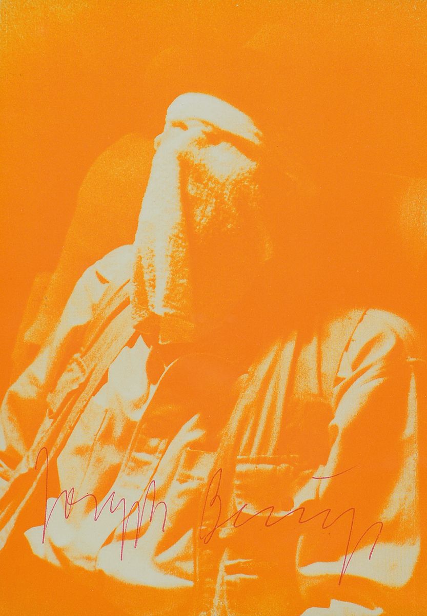 Joseph Beuys, 1921 - 1986, Multiple, handsigniert, "Joseph Beuys auf dem Flug nach Amerika", orange, aus 1974, unter Glas, Rahmen: 26 x 20 ...