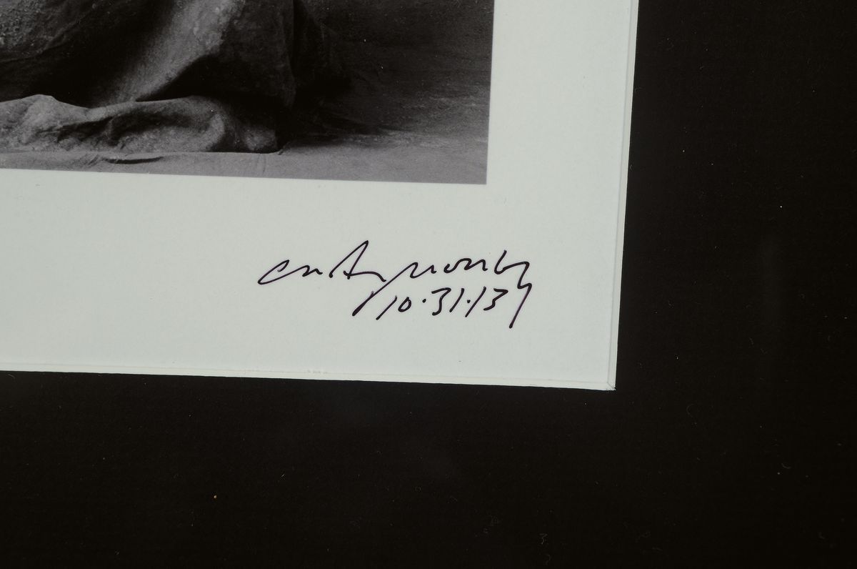 Detail a: Craig Morey, 1952 Fort Wayne, USA, drei Aktfotografien, jeweils handsigniert, unter Glas, Rahmen Abb. ca. 21.5 x 14 cm, Rahmen: 52.5 x 42.5 cm