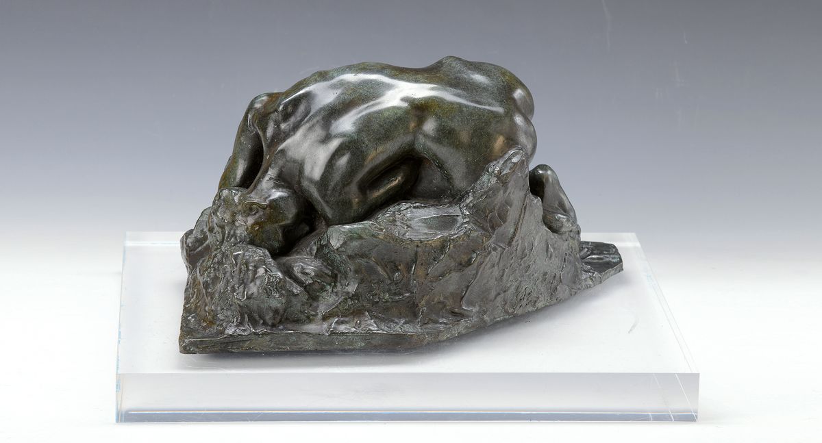 Reproduktion nach Auguste Rodin, 1840-1917, Bronzeskulptur, liegender weiblicher Akt auf Felsen, signiert Rodin, auf Plexiglassockel, ca. 26x34x35cm