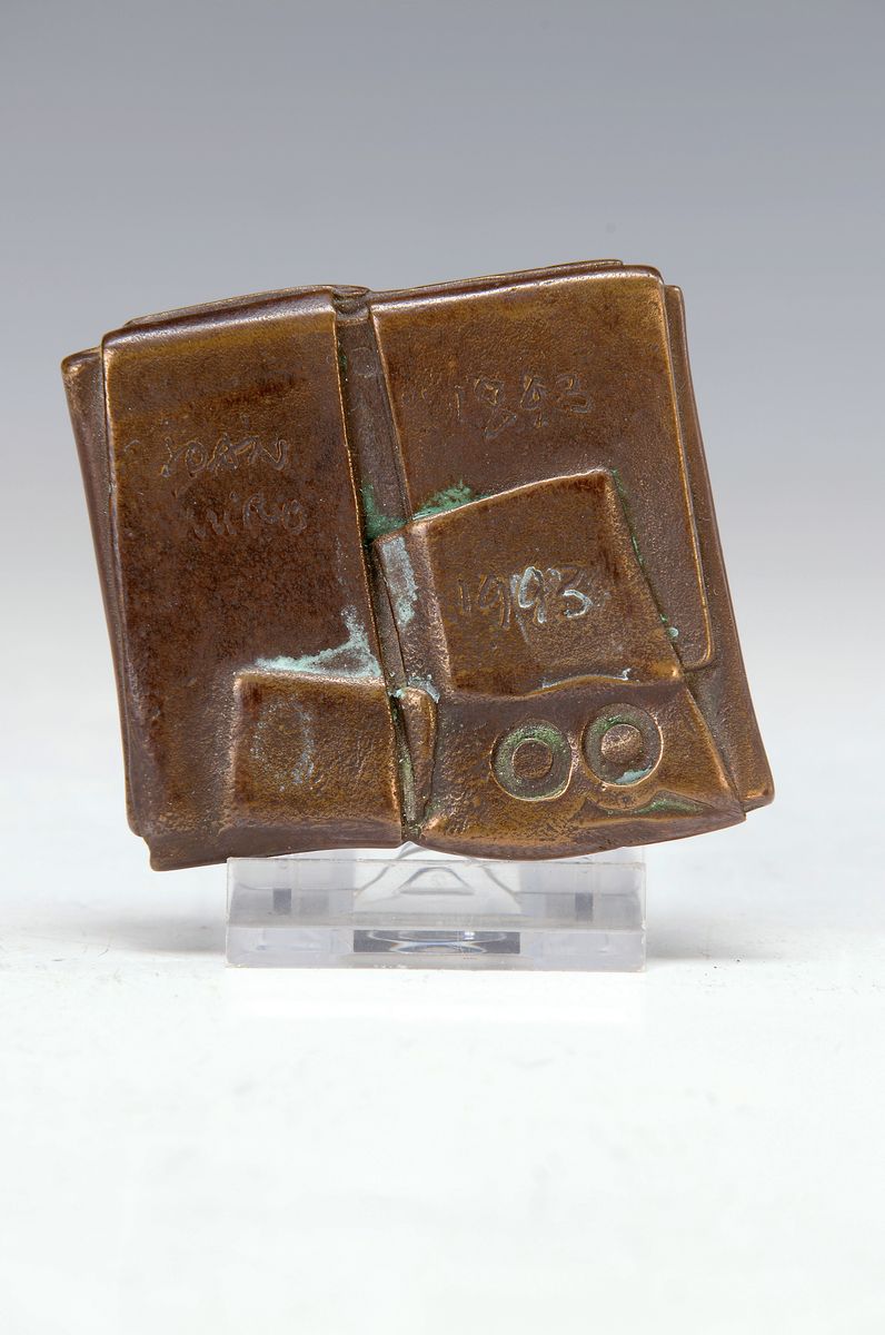 Eduardo Chillida,1924-2004, "für Miro", Bronzeskulptur im Format 5.5 x 6 x 1 cm, rückseitig signiert und bezeichnet, Auflage nur 100 ...