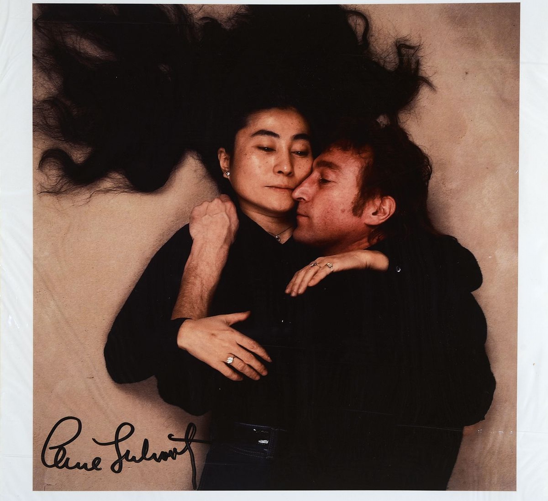 Annie Leibovitz, geb. 1949 in Waterburg, US-amerikanische Fotografien, sie zählt zu den bekanntesten Fotografen der Welt, hier: Yoko Ono und John ...
