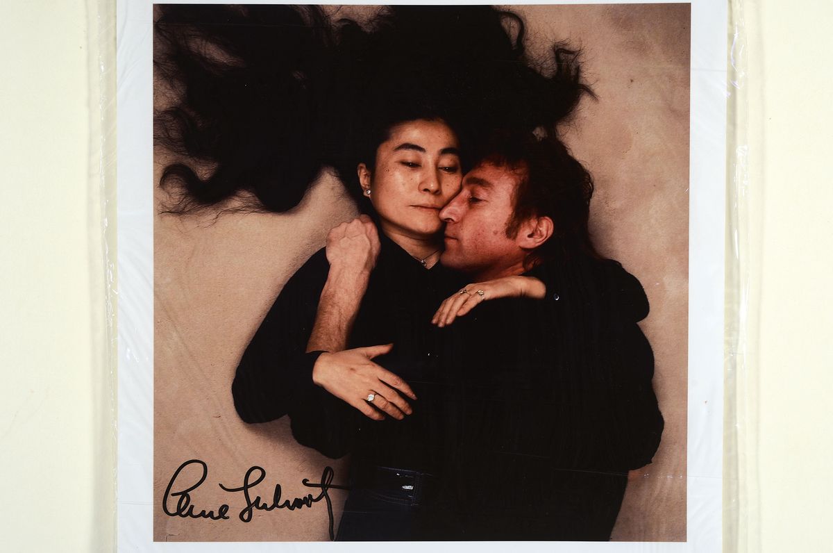 Detail k: Annie Leibovitz, geb. 1949 in Waterburg, US-amerikanische Fotografien, sie zählt zu den bekanntesten Fotografen der Welt, hier: Yoko Ono und John ...