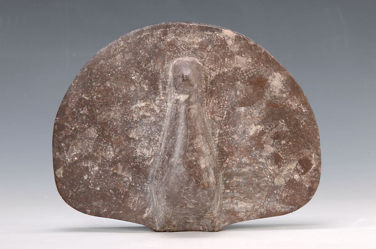 Theo Rörig, geb. 1940, Skulptur eines Pfaus, Speckstein, monogrammiert und datiert (19)77, Rouge de Cologne, ca. 20.5x26cm, mit Buch: Werkstattbuch ...