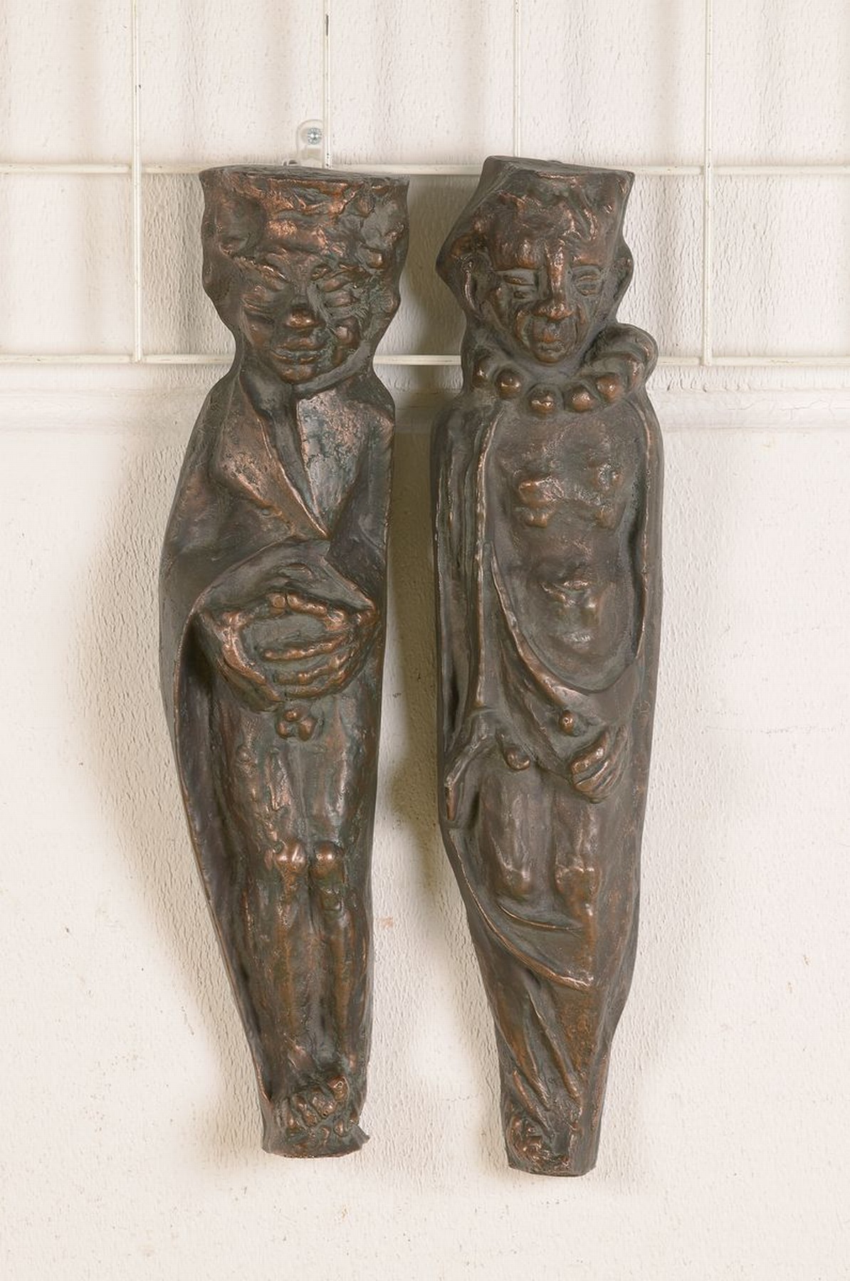 H. Walter, Bildhauer des fortgeschrittenen 20 .Jh., wohl um 1960, Umkreis Karlsruhe, Bronze, braun patiniert, Paar Skulpturen, Frau& Mann, dieser ...