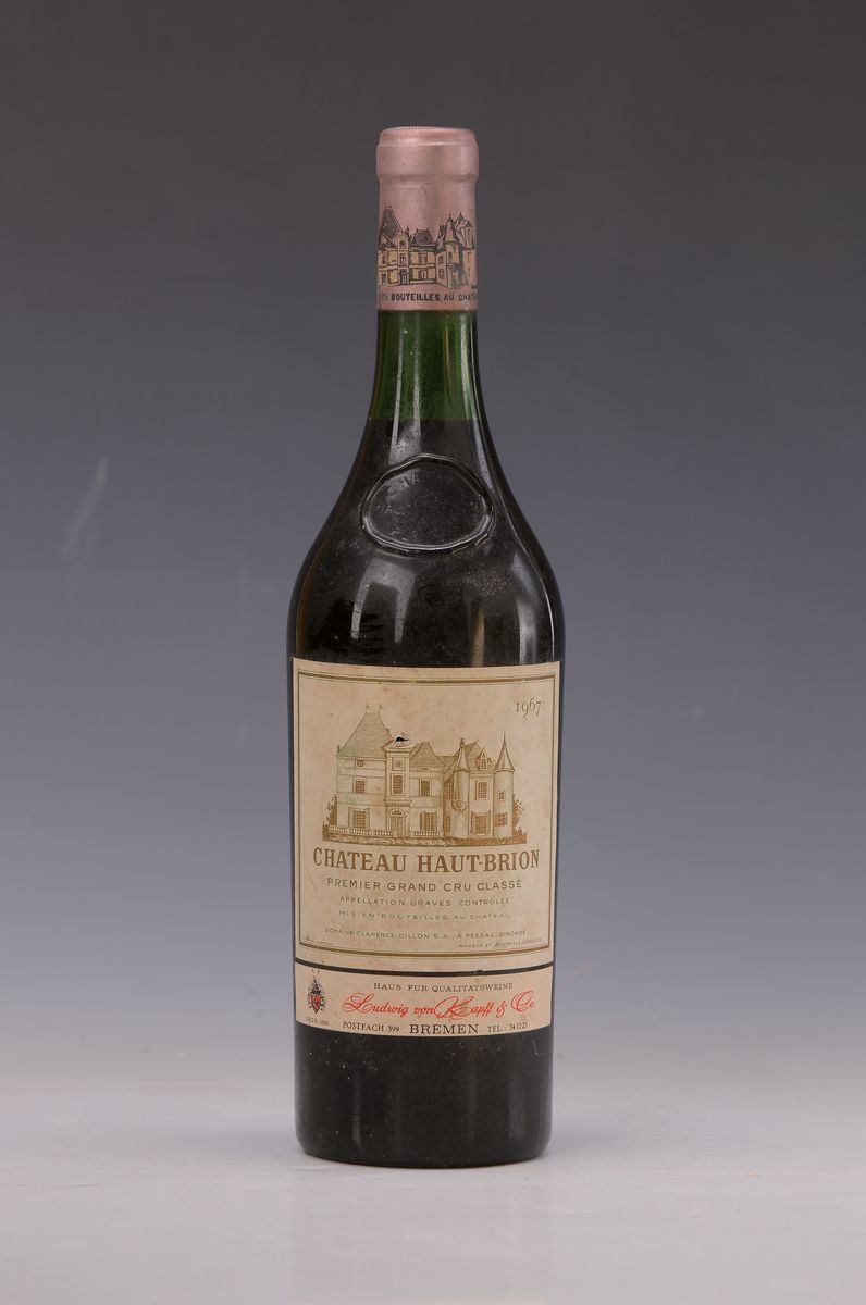 1 Fl. 1967 Chateau Haut Brion, Premier Grand Cru Classé, 0.75 l, top shoulder, orig. Kapsel, Etikett l. fleckig, nicht verkostet