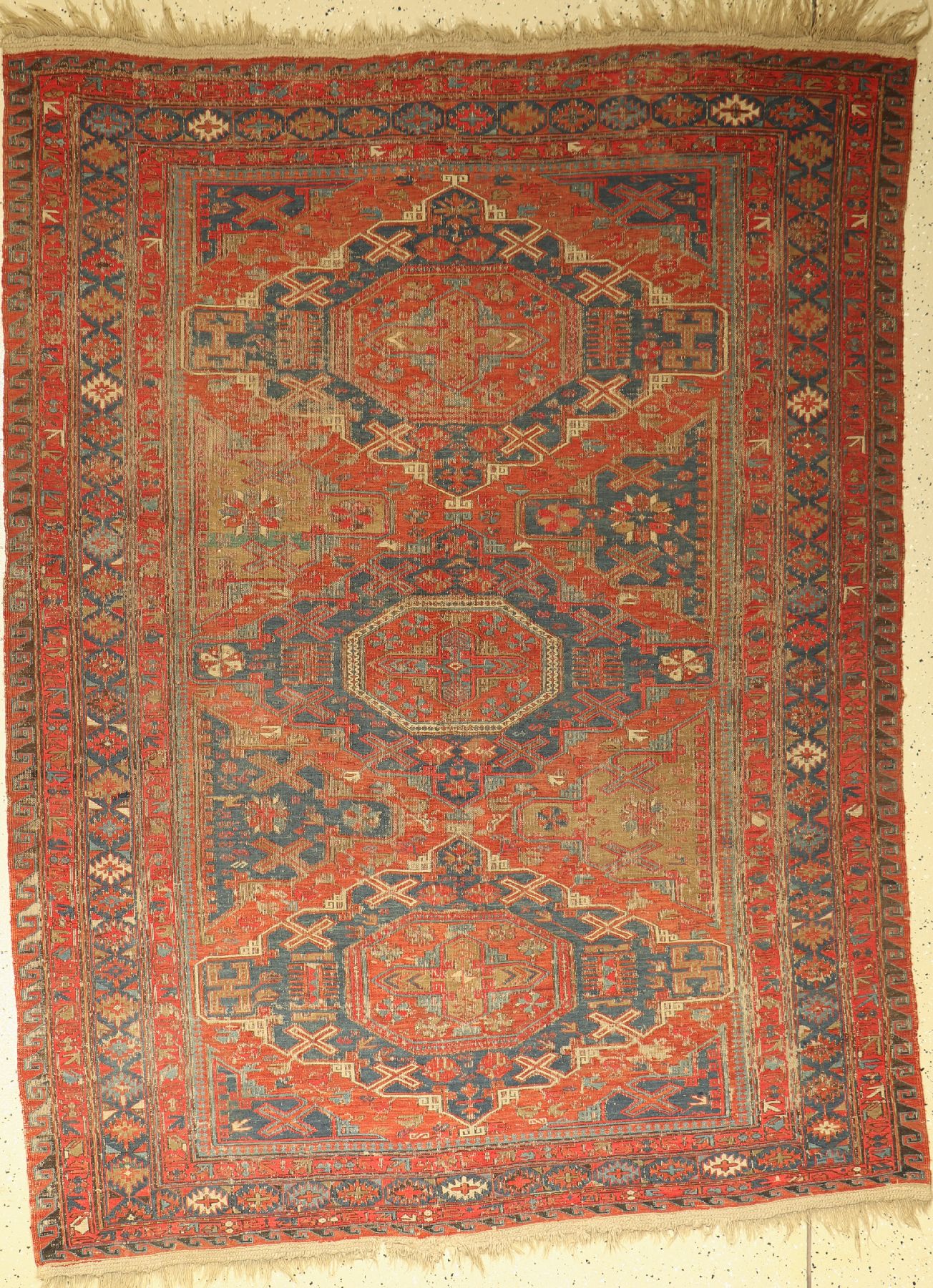Sumakh antik, Kaukasus, Ende 19.Jhd., Wolleauf Wolle, ca. 208 x 155 cm, EHZ: 3-4, starke Oxidationen