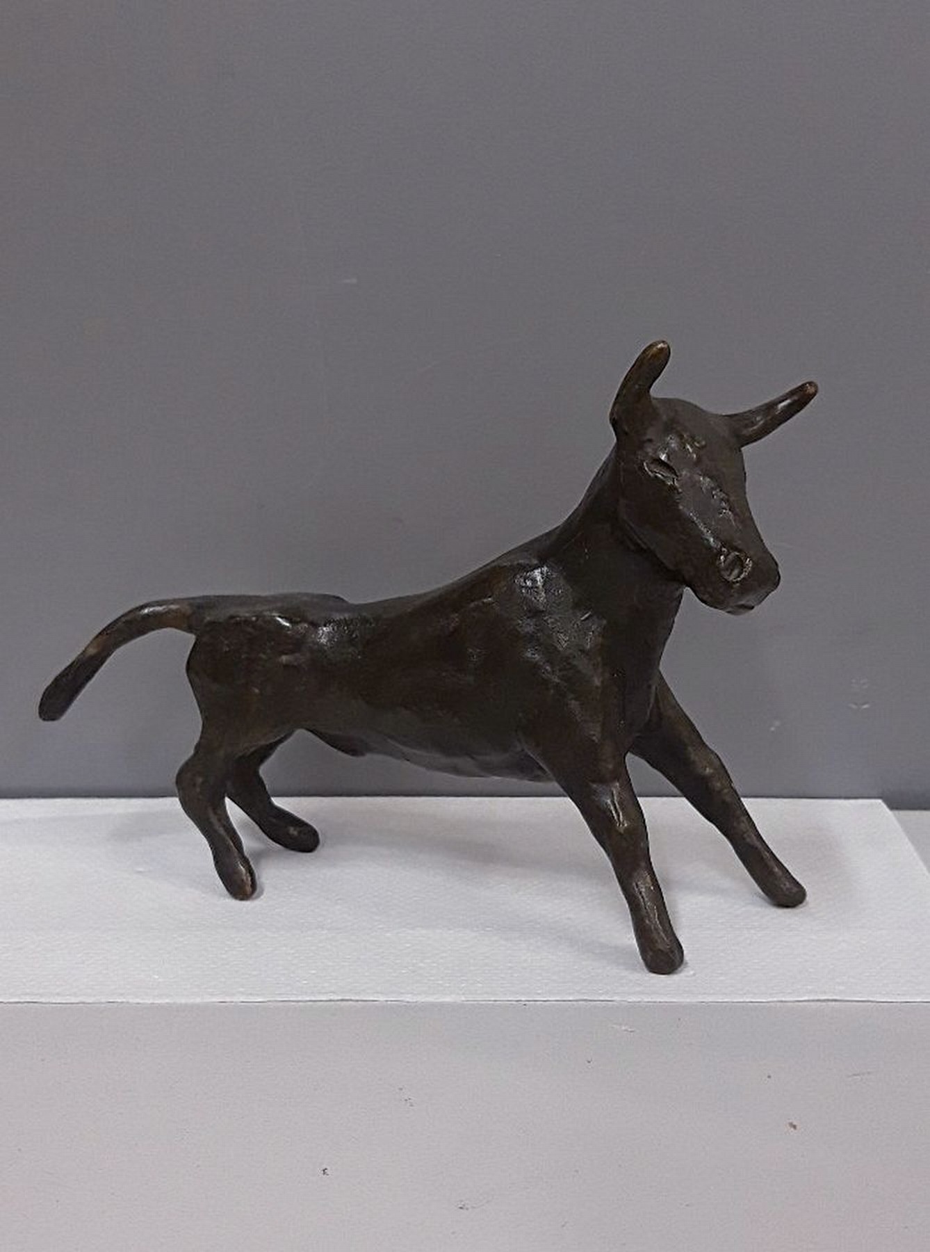 Detail k: Joseph Jäckel, 1907/85, Stier monogrammiert JJ, H. ca. 12 cm, L. ca. 17 cm