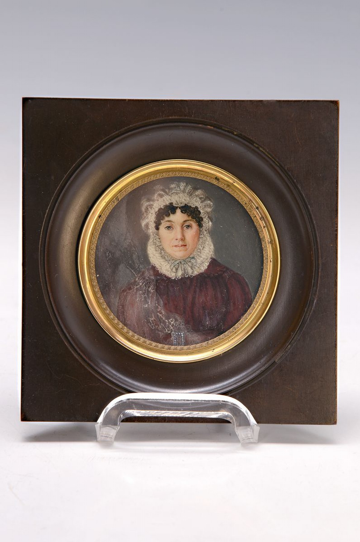 Detail k: Miniaturmalerei, deutsch, um 1870, Porträt einer Frau mit Spitzenhaube, Gouache auf Elfenbein, rund, D. ca. 6.5cm, Versand nur innerhalb der EU ...