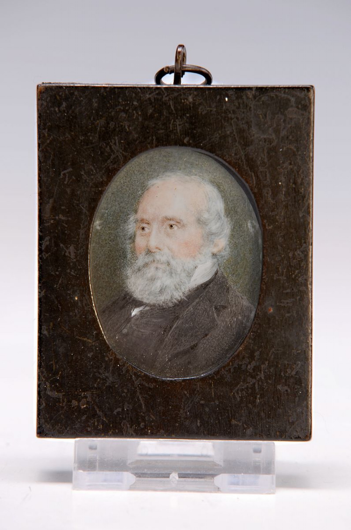 Miniaturmalerei, deutsch, um 1880, Porträt eines bärtigen älteren Mannes, Gouache auf Elfenbein, im Ovale ca. 4.5x3.5cm, u.Gl., R., Versand nur ...
