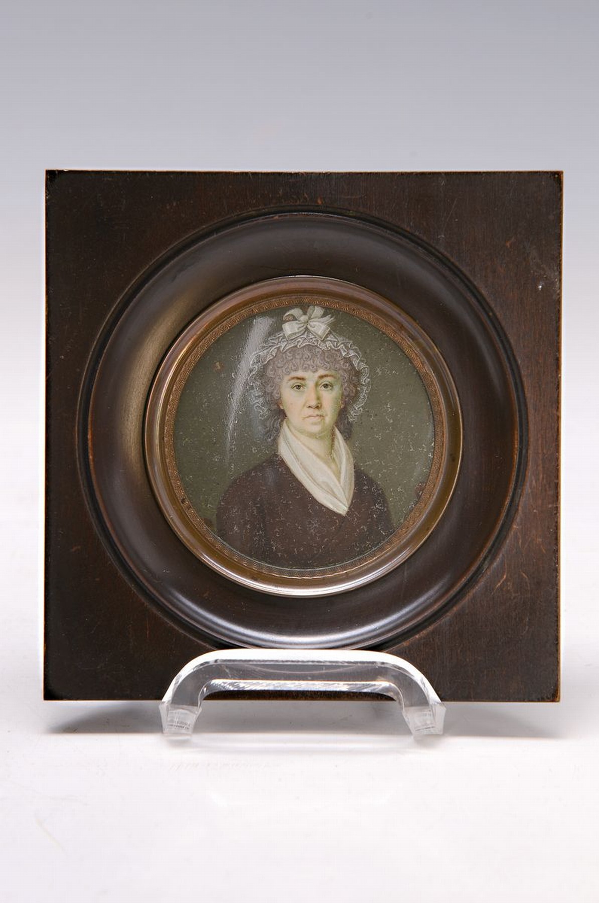 Miniaturmalerei, deutsch, um 1860, Porträt einer Frau mit Spitzenhaube, Gouache auf Elfenbein, rund, D. ca. 5.5cm, Versand nur innerhalb der EU ...