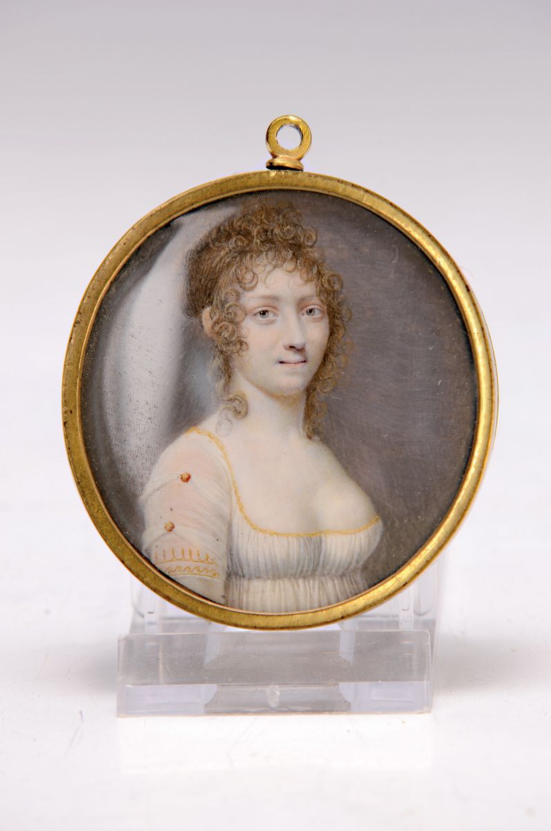 Detail k: Miniaturmalerei, Frankreich, um 1810, Porträt einer jungen Frau im Empirekleid, Gouache auf Elfenbein, rund, D. ca. 5.3cm, u.Gl., R., Versand nur ...