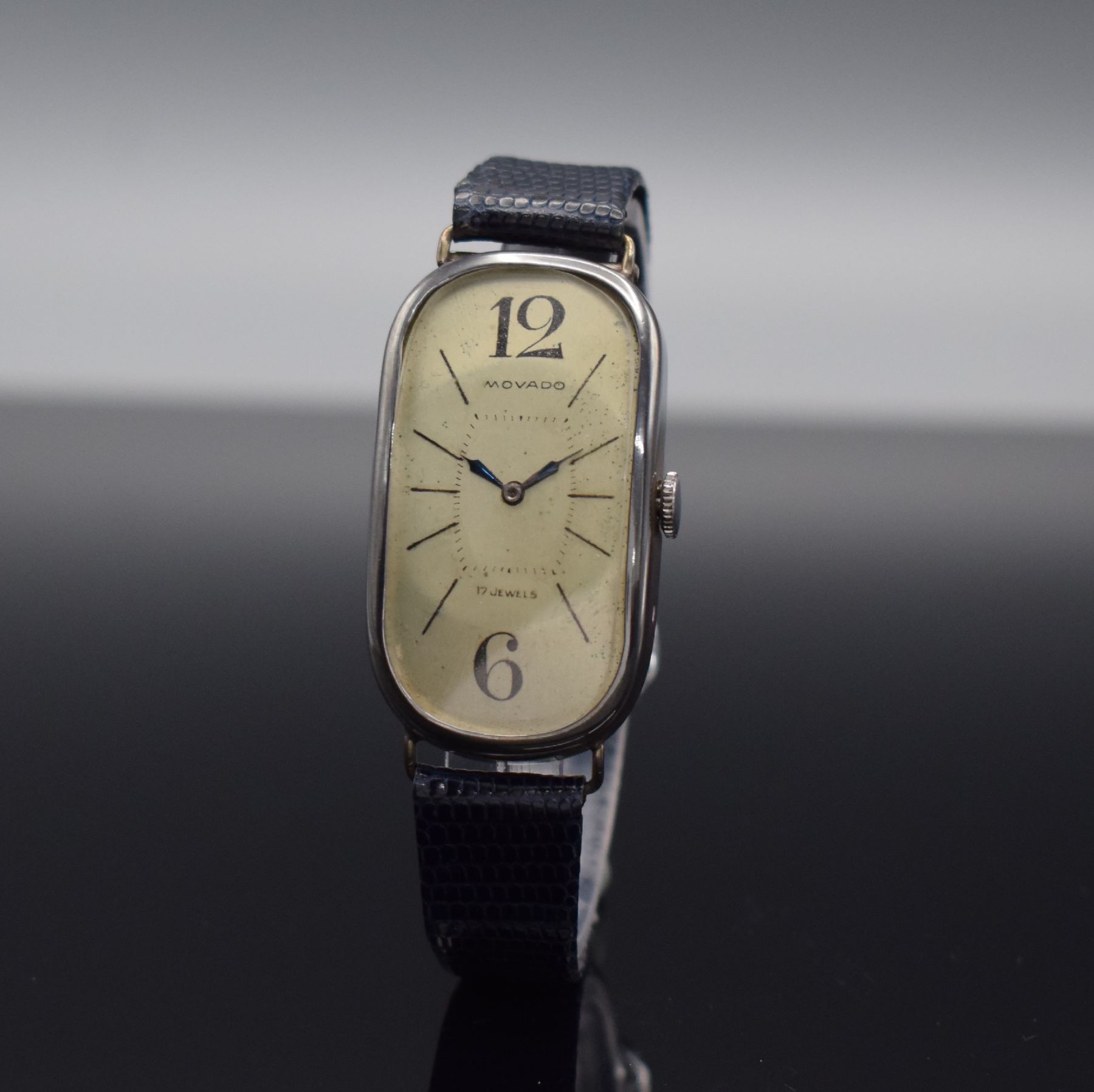 Detail a: Konvolut: 2 Armbanduhren in Silber, Schweiz um 1925, Handaufzug, 1) Movado im Scharniergeh., silb. Zifferbl. später Wohl auf Kd.-Wunsch, Ankerwerk ...