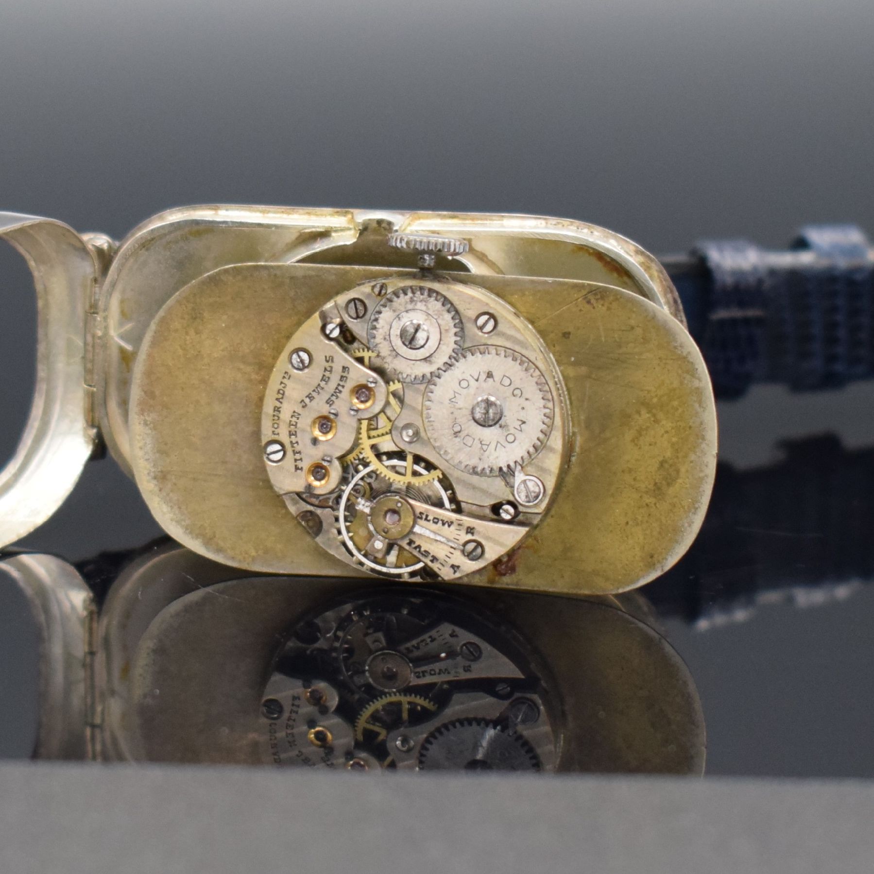 Detail e: Konvolut: 2 Armbanduhren in Silber, Schweiz um 1925, Handaufzug, 1) Movado im Scharniergeh., silb. Zifferbl. später Wohl auf Kd.-Wunsch, Ankerwerk ...
