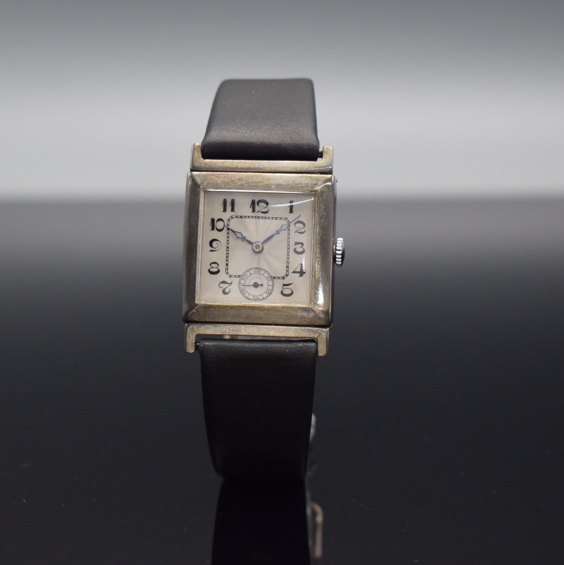 Detail f: Konvolut: 2 Armbanduhren in Silber, Schweiz um 1925, Handaufzug, 1) Movado im Scharniergeh., silb. Zifferbl. später Wohl auf Kd.-Wunsch, Ankerwerk ...