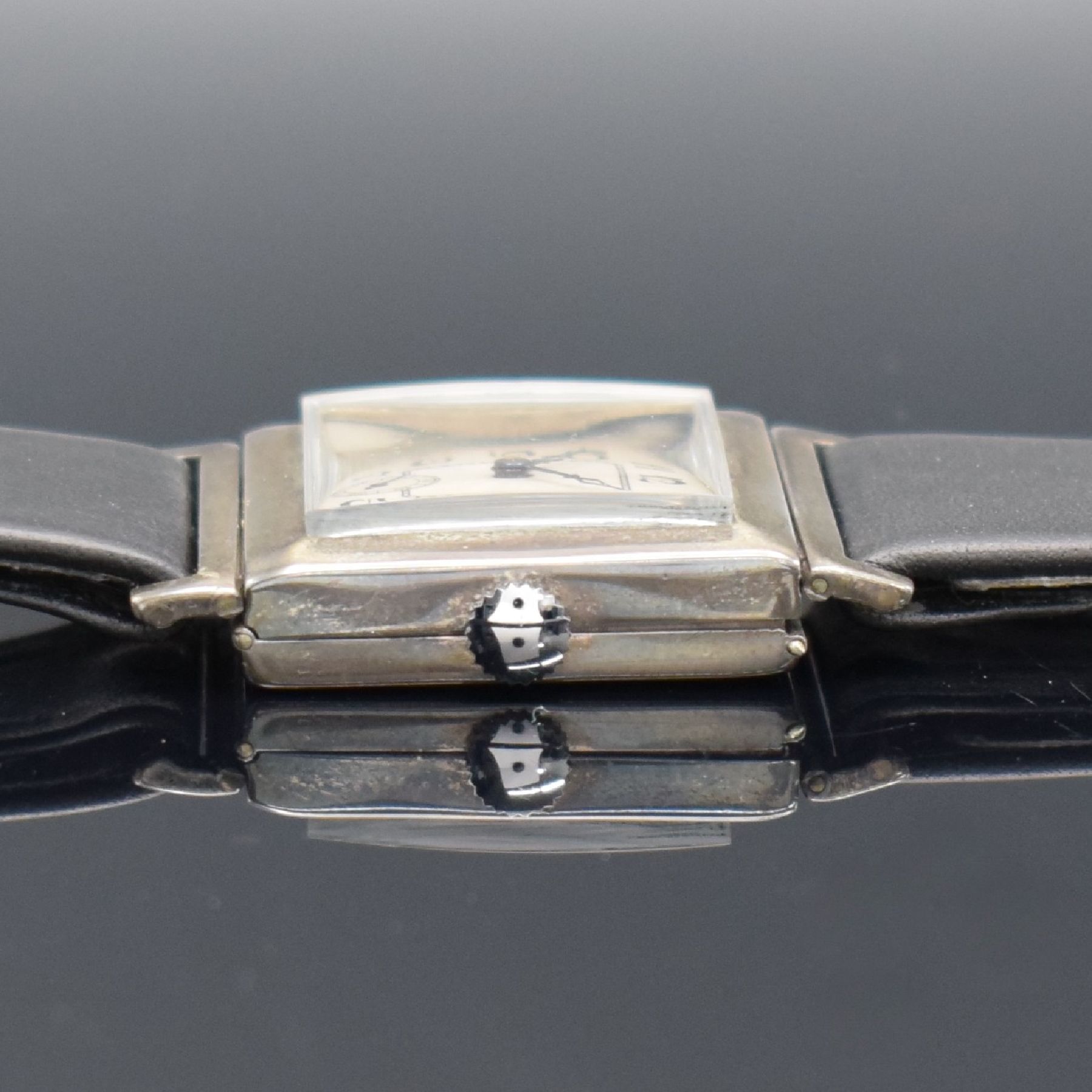 Detail g: Konvolut: 2 Armbanduhren in Silber, Schweiz um 1925, Handaufzug, 1) Movado im Scharniergeh., silb. Zifferbl. später Wohl auf Kd.-Wunsch, Ankerwerk ...